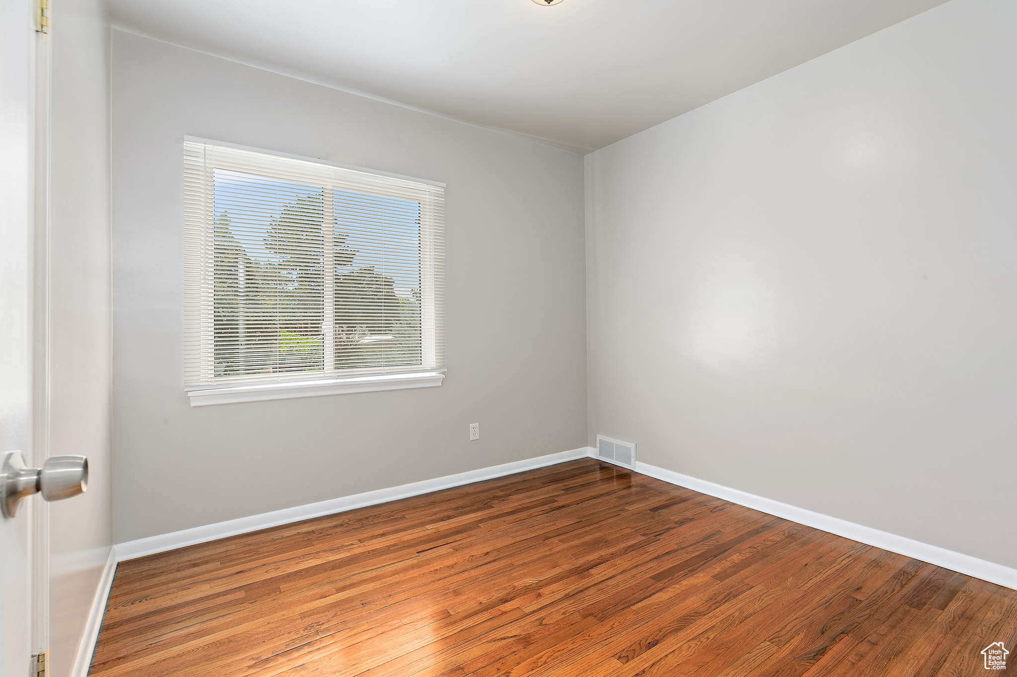 1251 E ROOSEVELT AVE