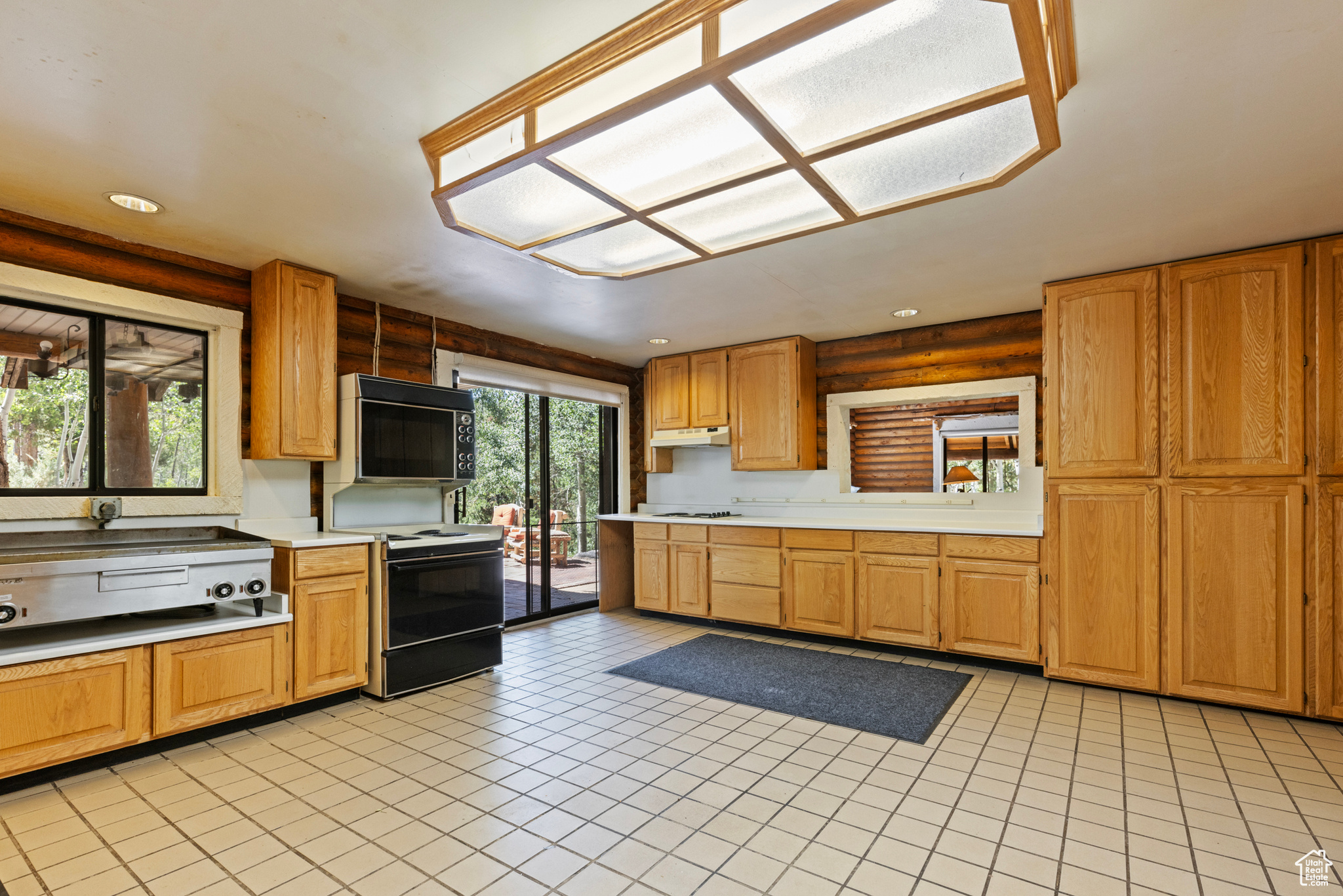 4725 PINE RIDGE RD