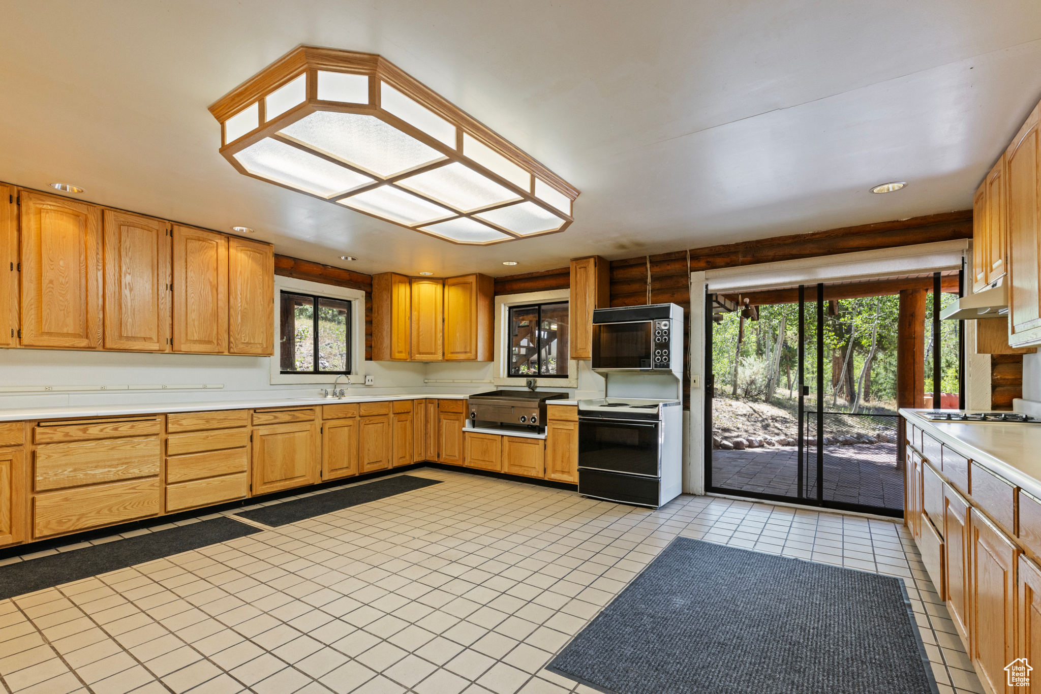 4725 PINE RIDGE RD