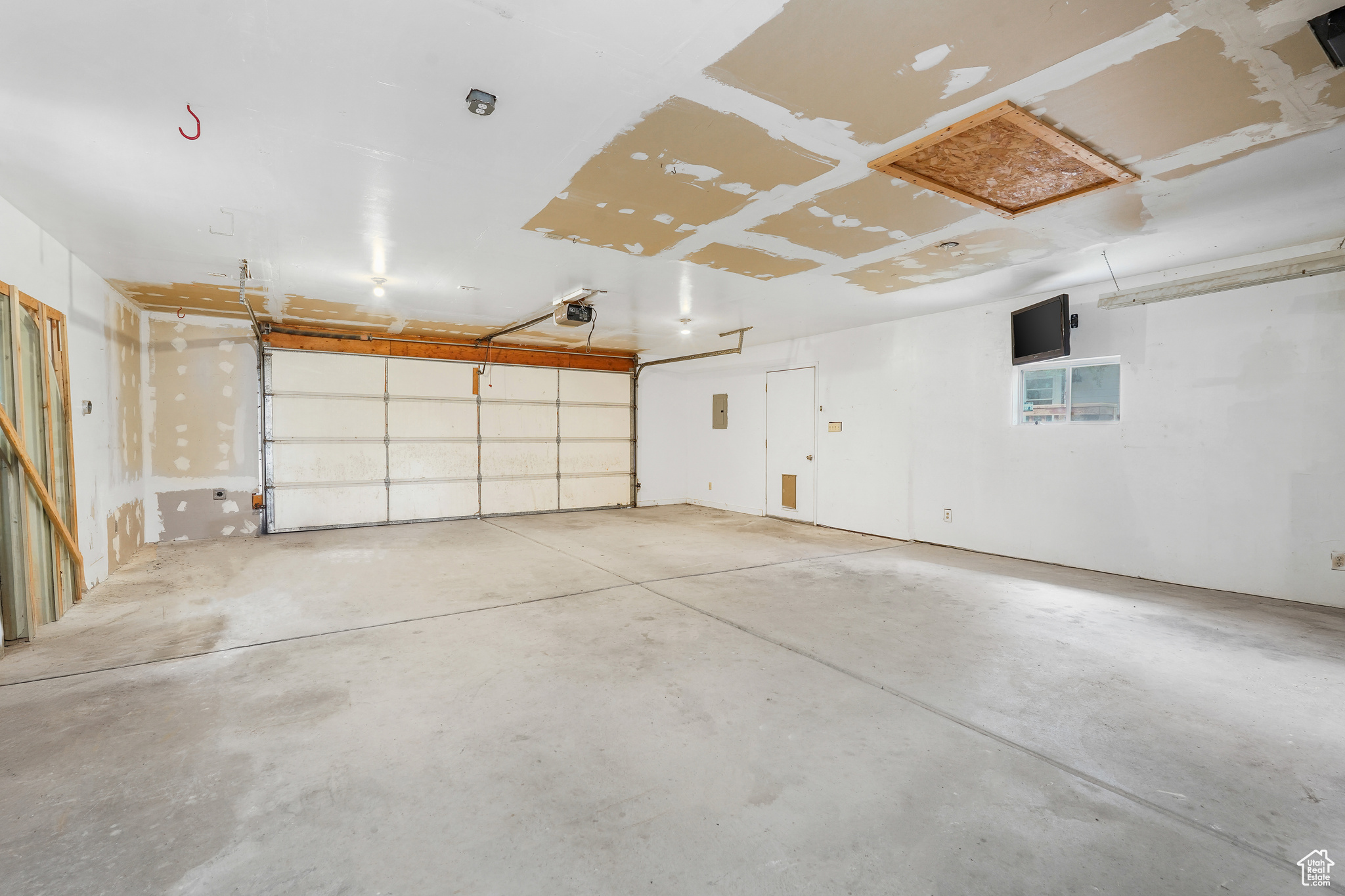 659 E PIONEER RD