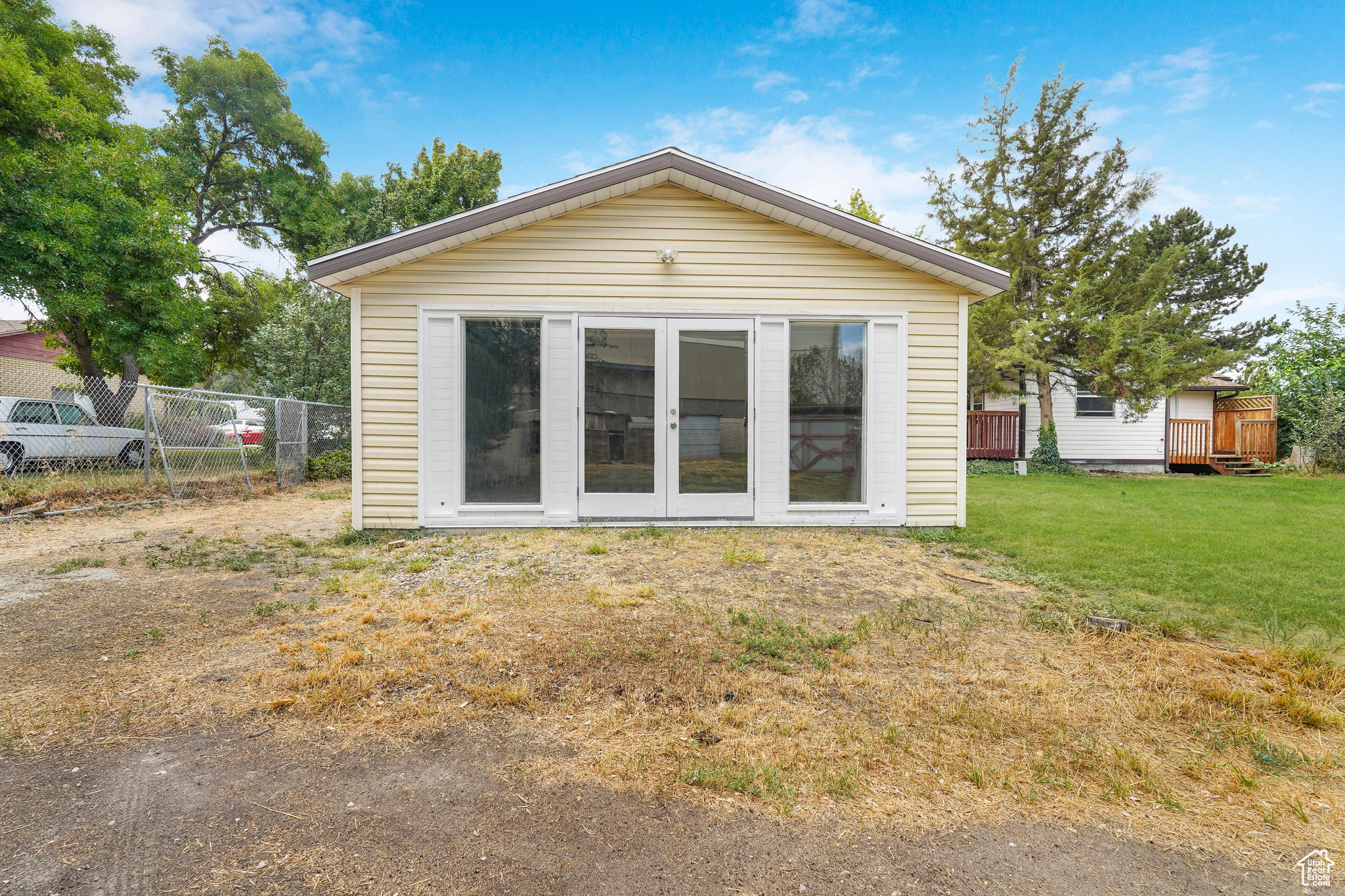 659 E PIONEER RD