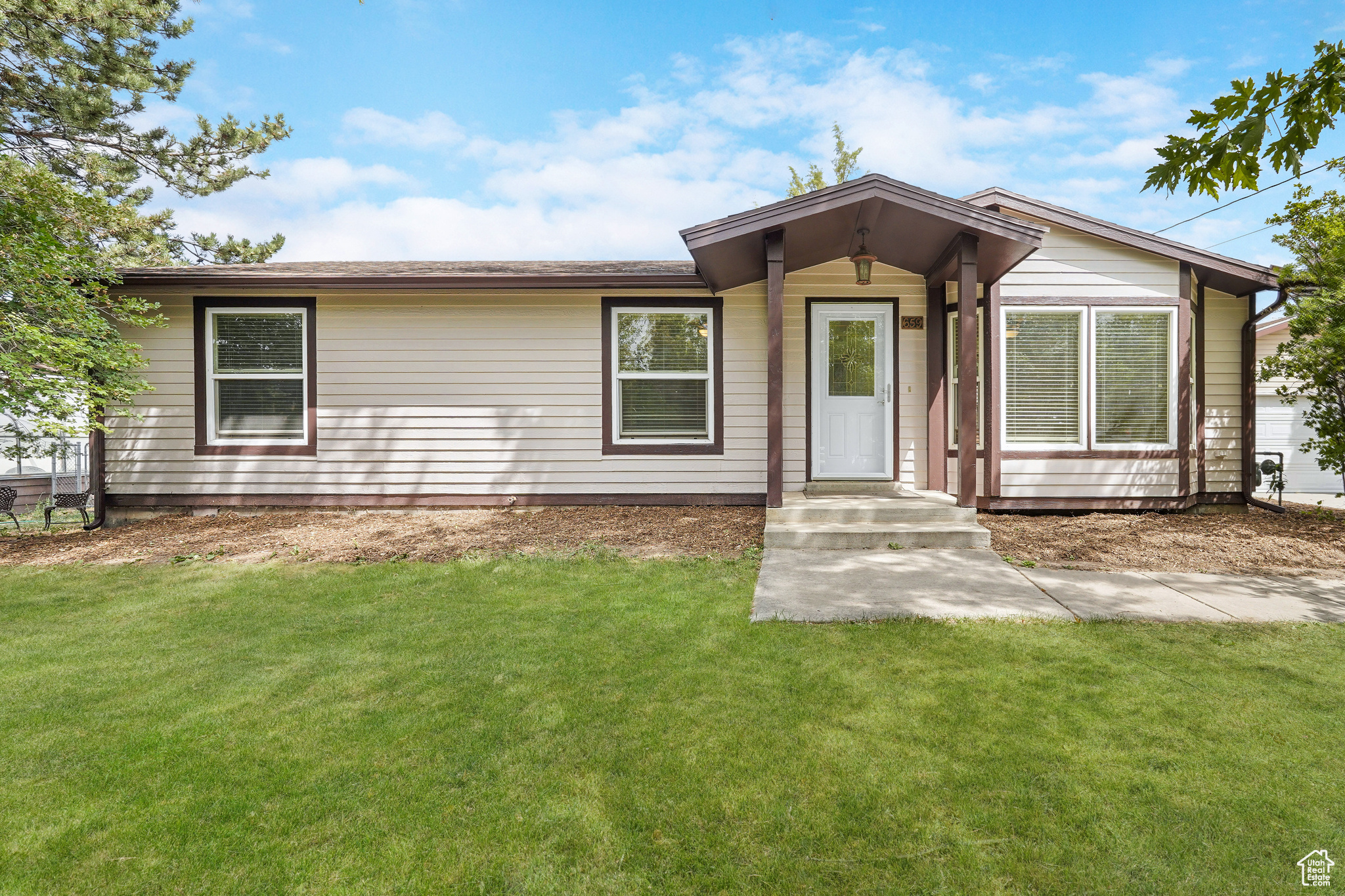 659 E PIONEER RD