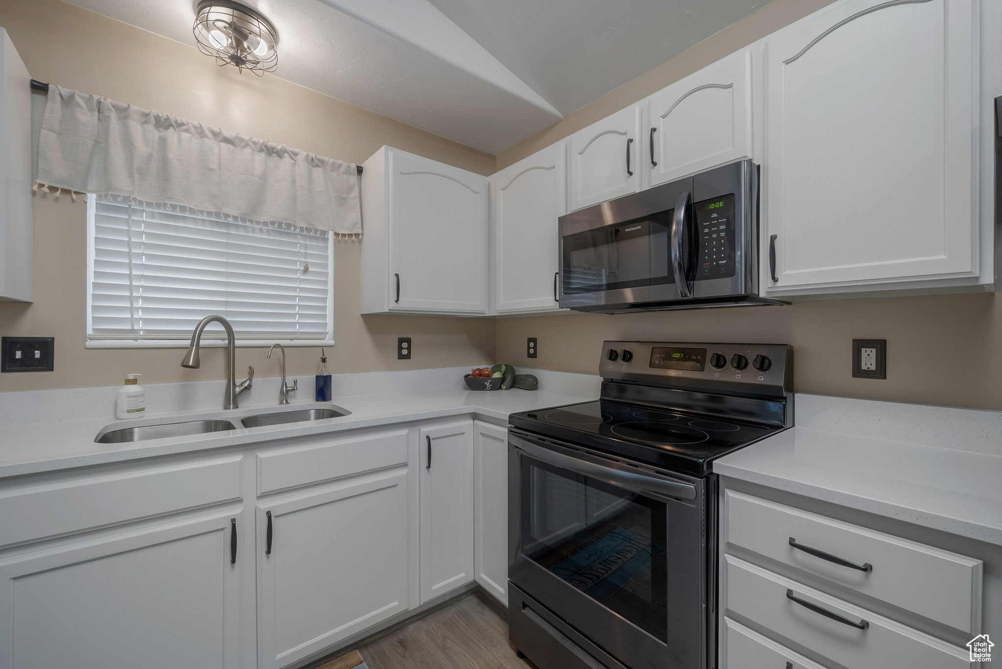 3214 E GOLDEN EAGLE RD