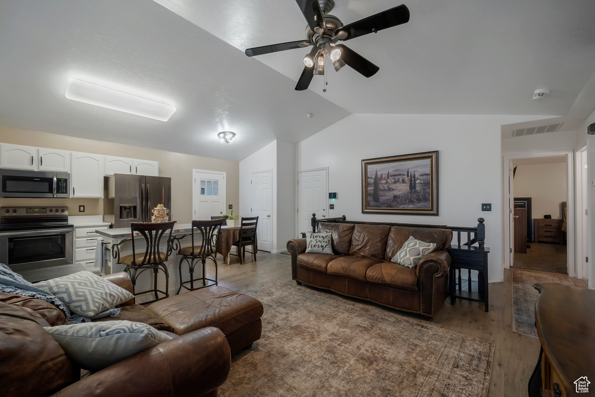 3214 E GOLDEN EAGLE RD