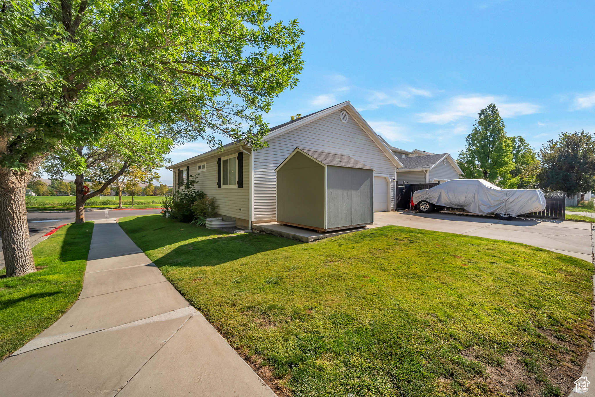 3214 E GOLDEN EAGLE RD