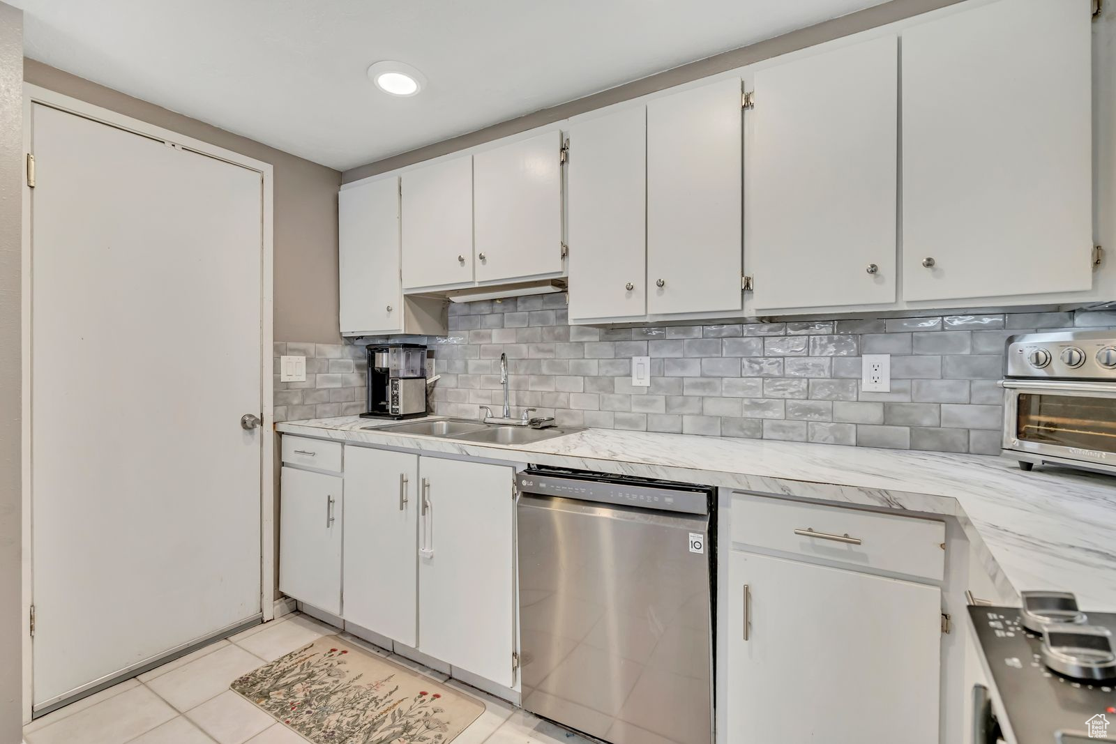 4111 S GREYHACKLE LN