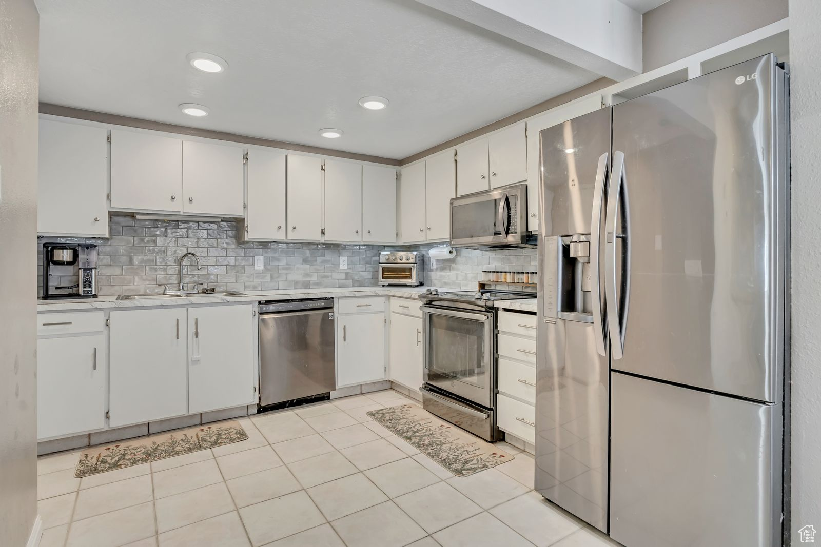 4111 S GREYHACKLE LN