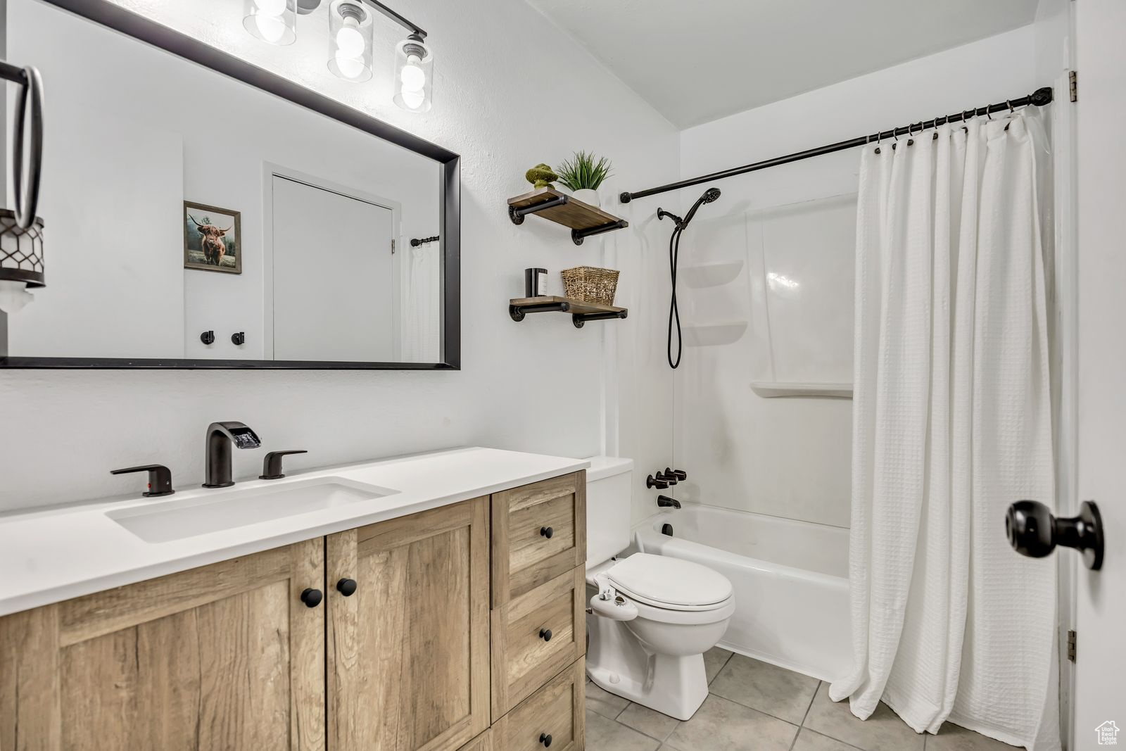 4111 S GREYHACKLE LN