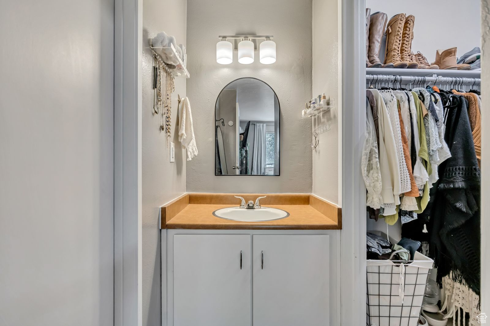 4111 S GREYHACKLE LN