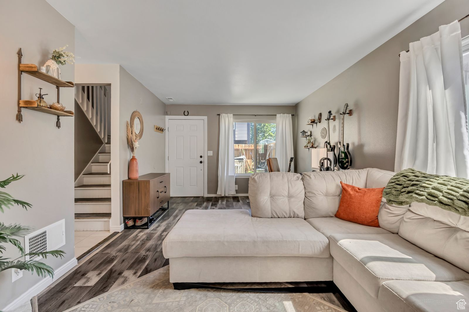 4111 S GREYHACKLE LN