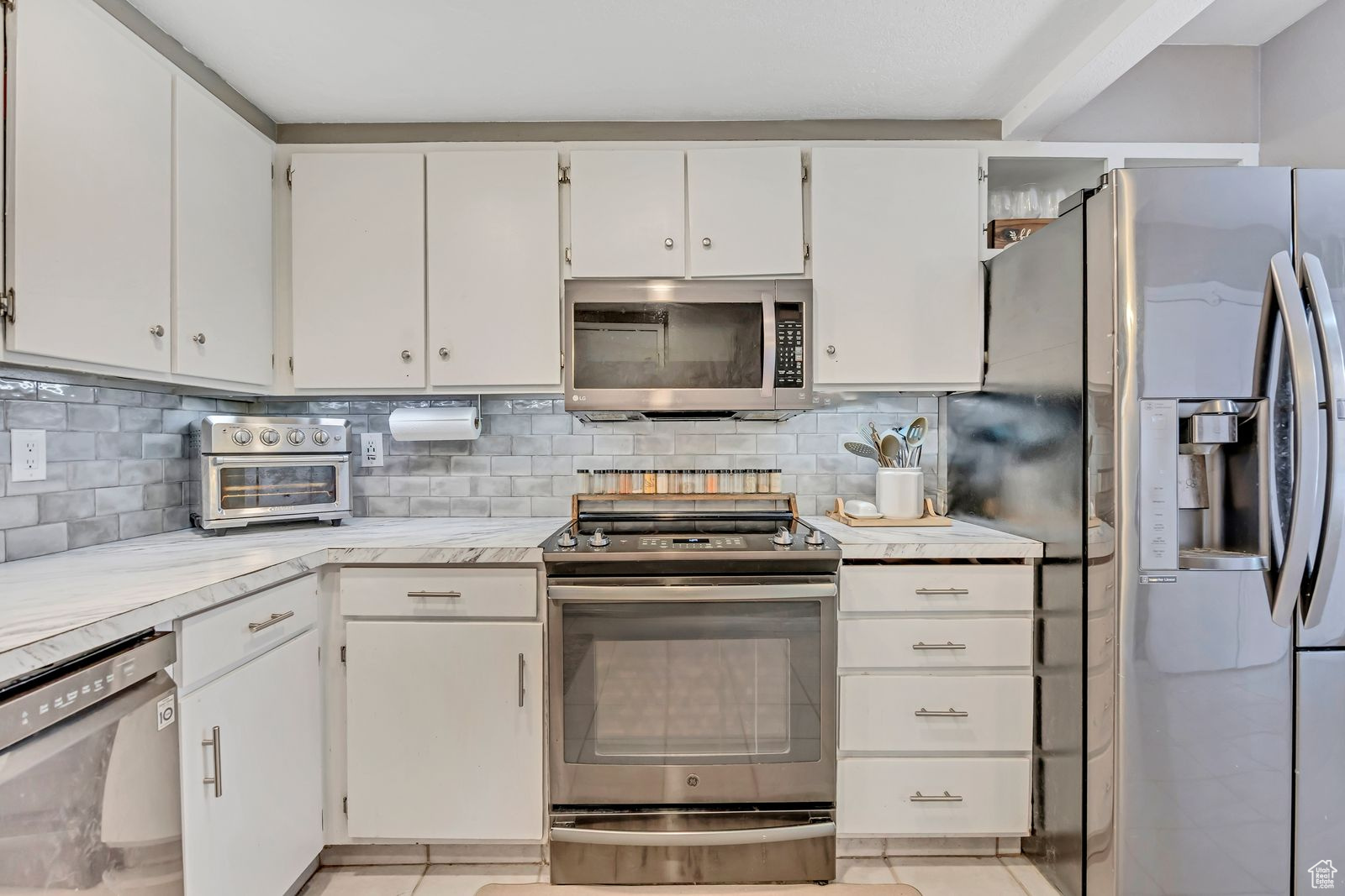 4111 S GREYHACKLE LN