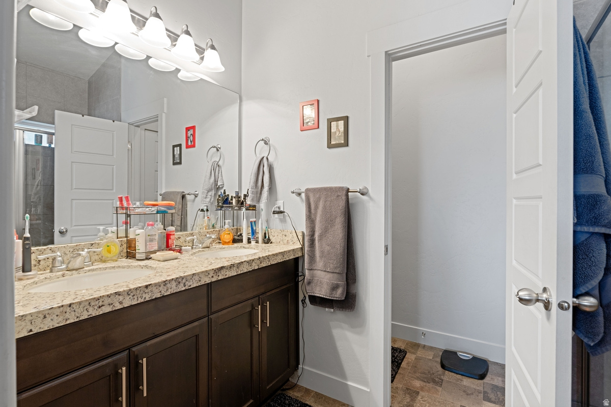 7559 N SILVER PARK DR