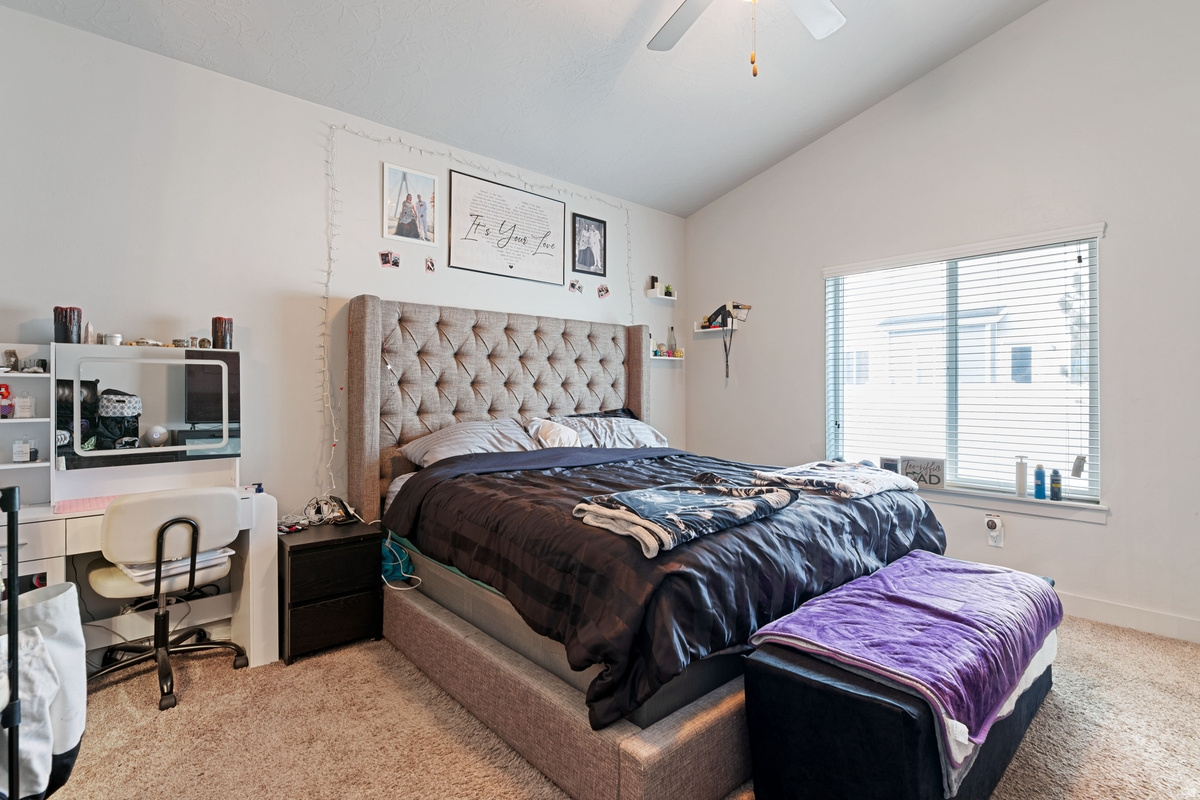 7559 N SILVER PARK DR