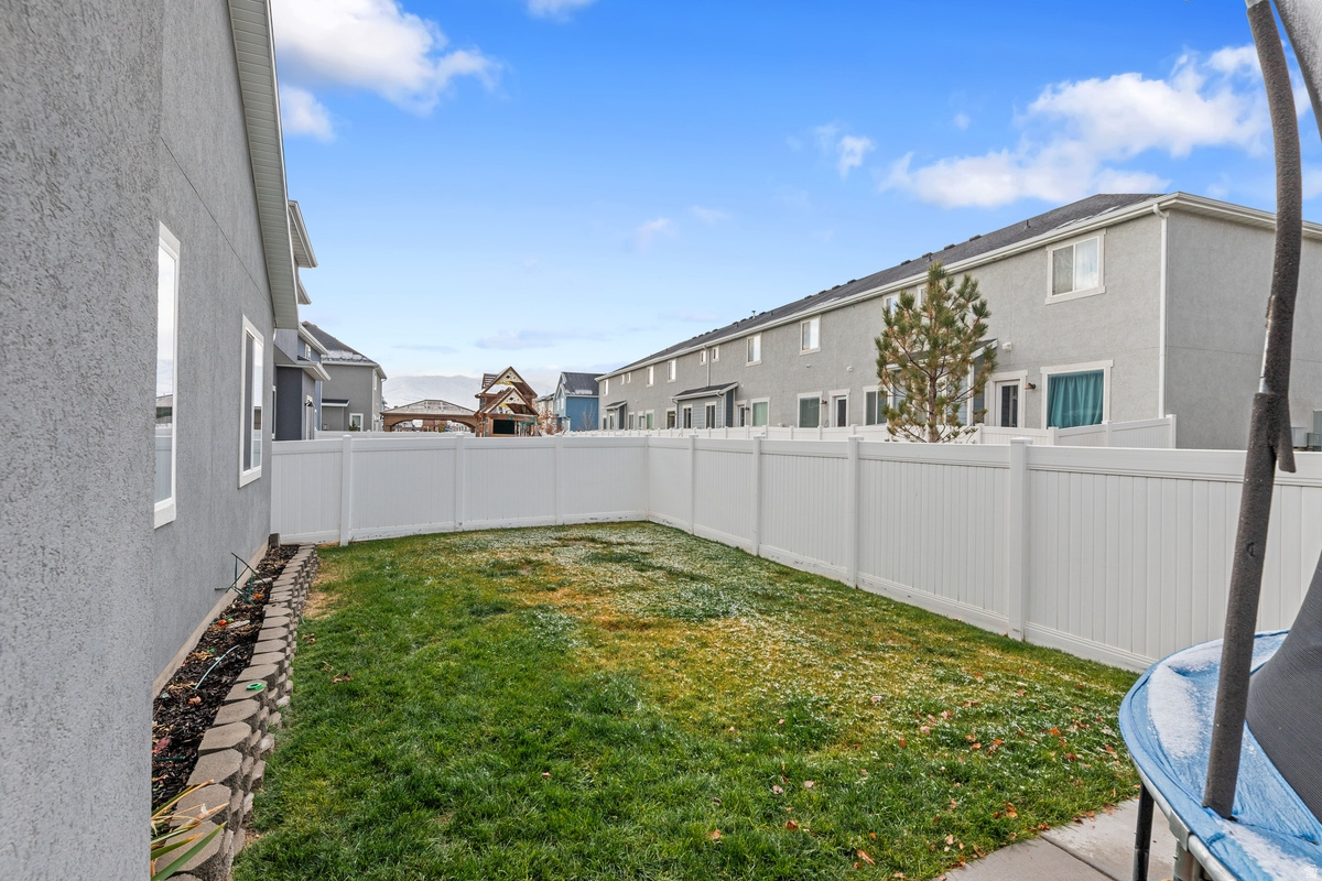 7559 N SILVER PARK DR