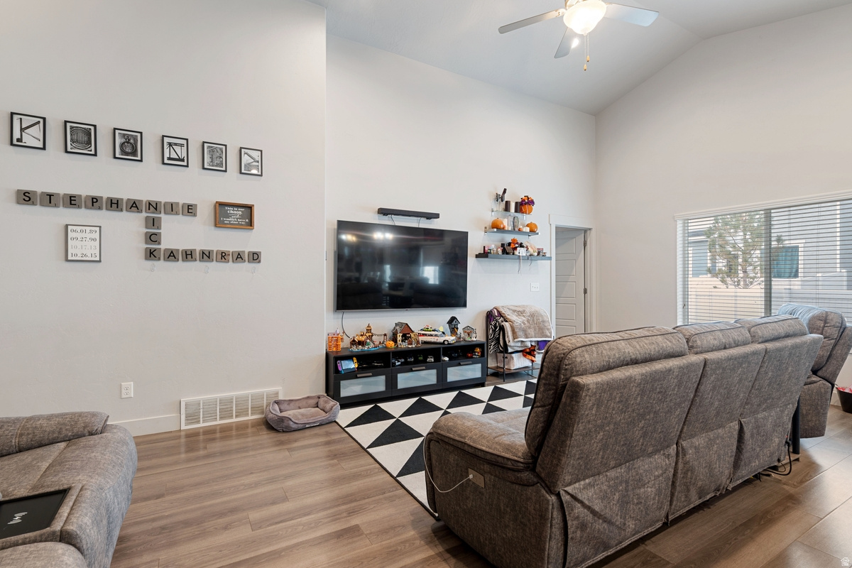 7559 N SILVER PARK DR