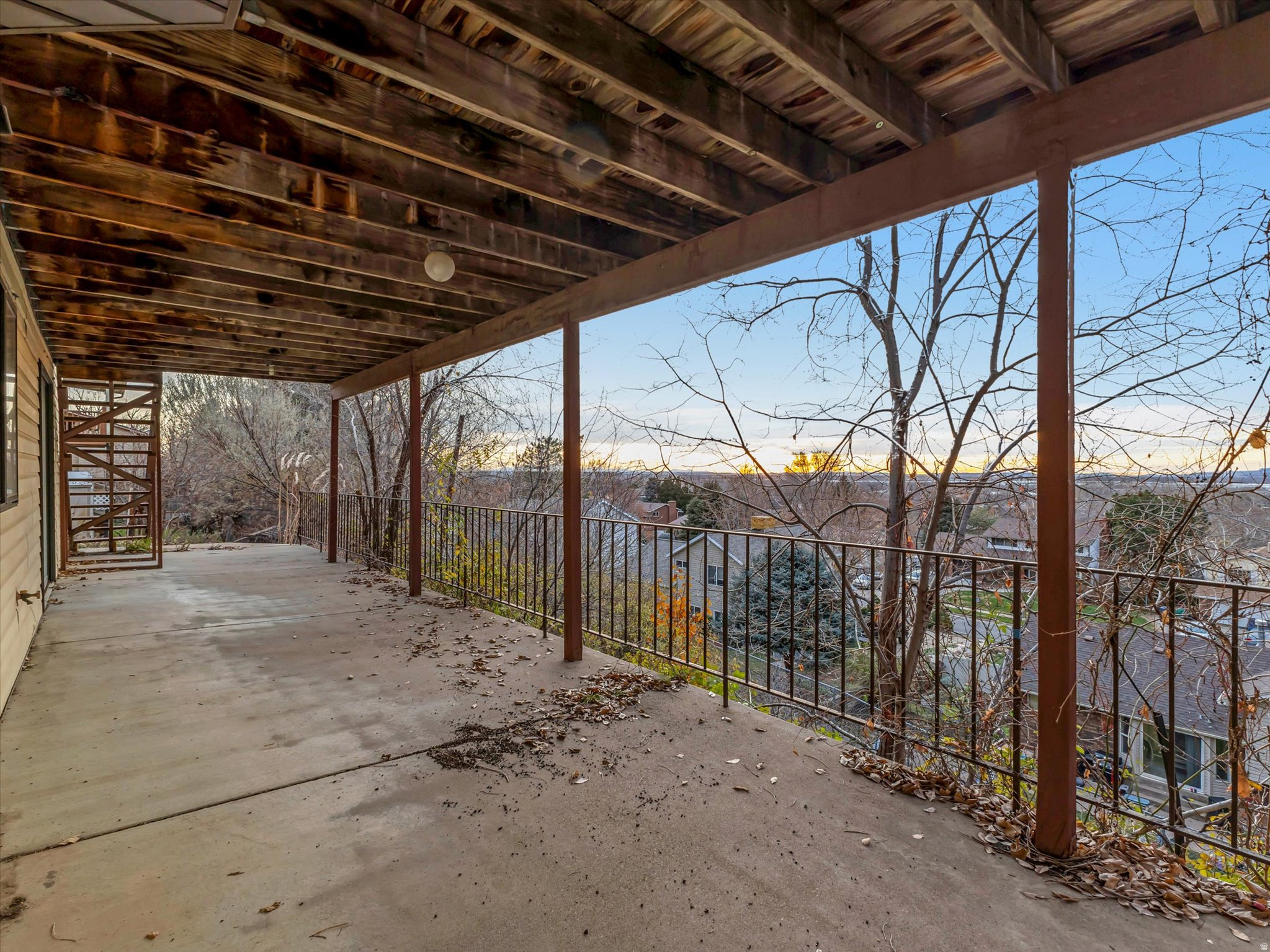 569 N VAN BUREN AVE