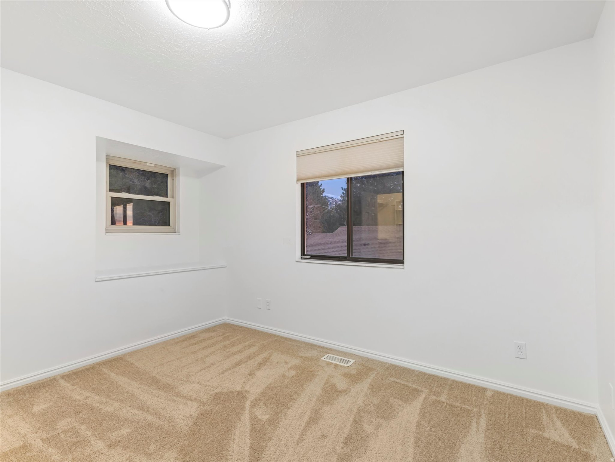 569 N VAN BUREN AVE