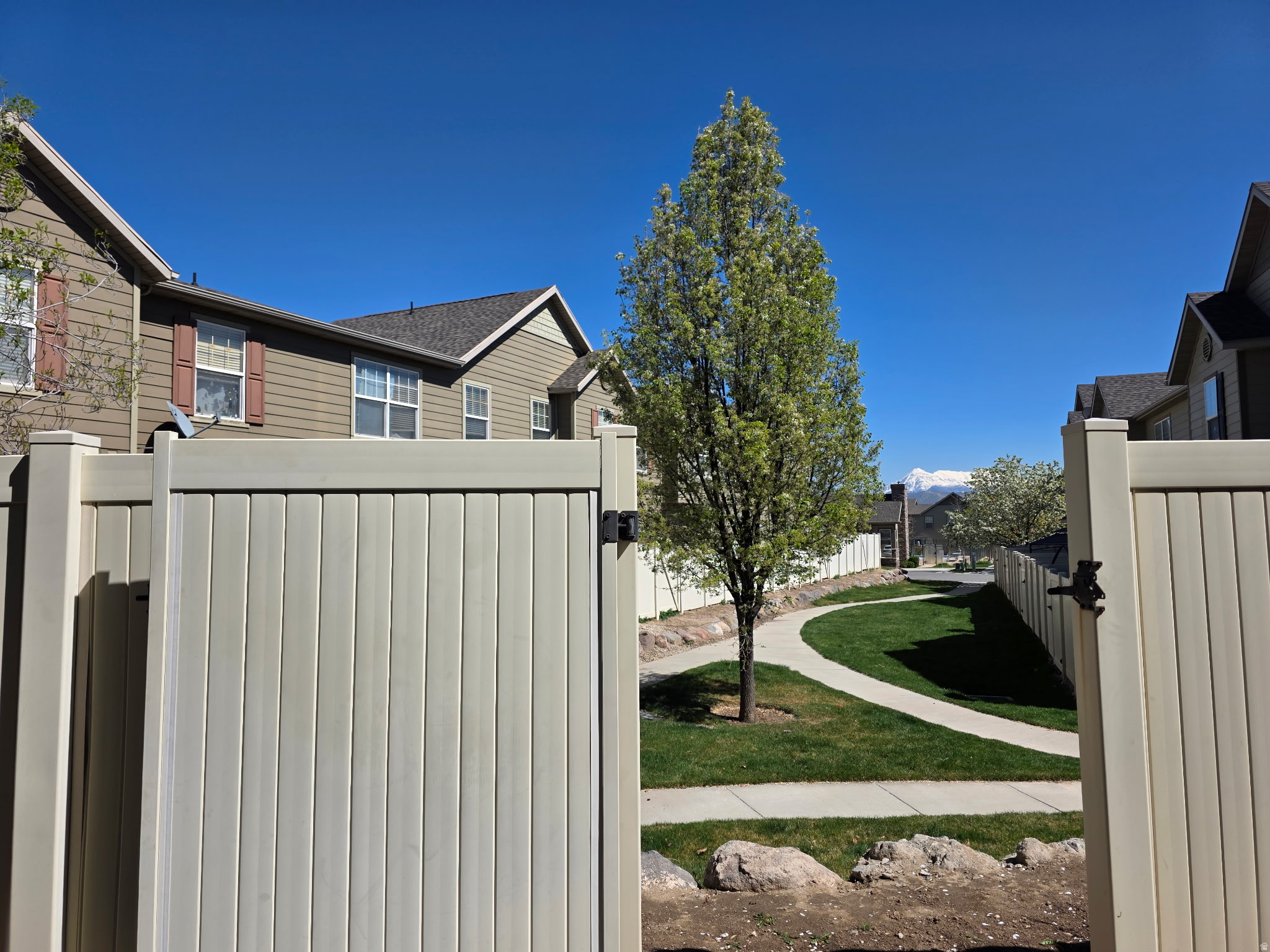 13503 S LEAF WING LN