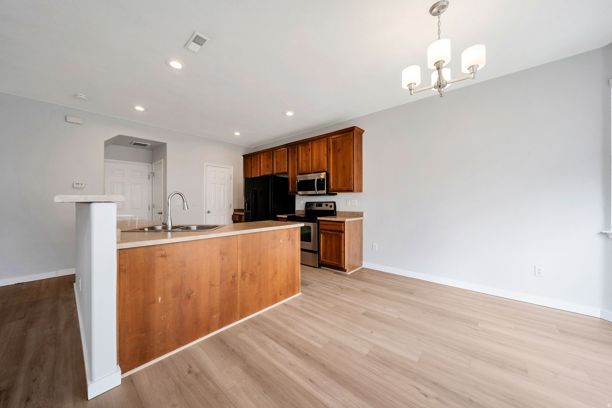 13503 S LEAF WING LN