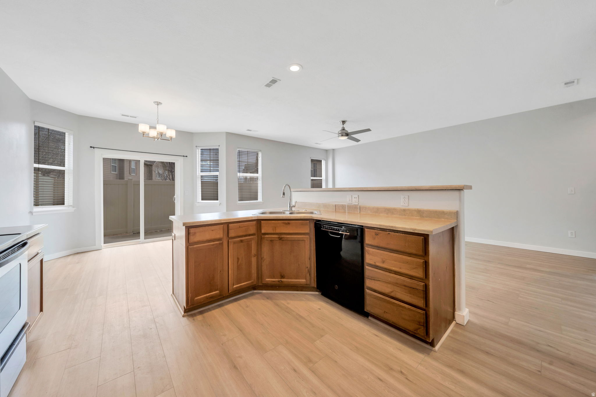 13503 S LEAF WING LN