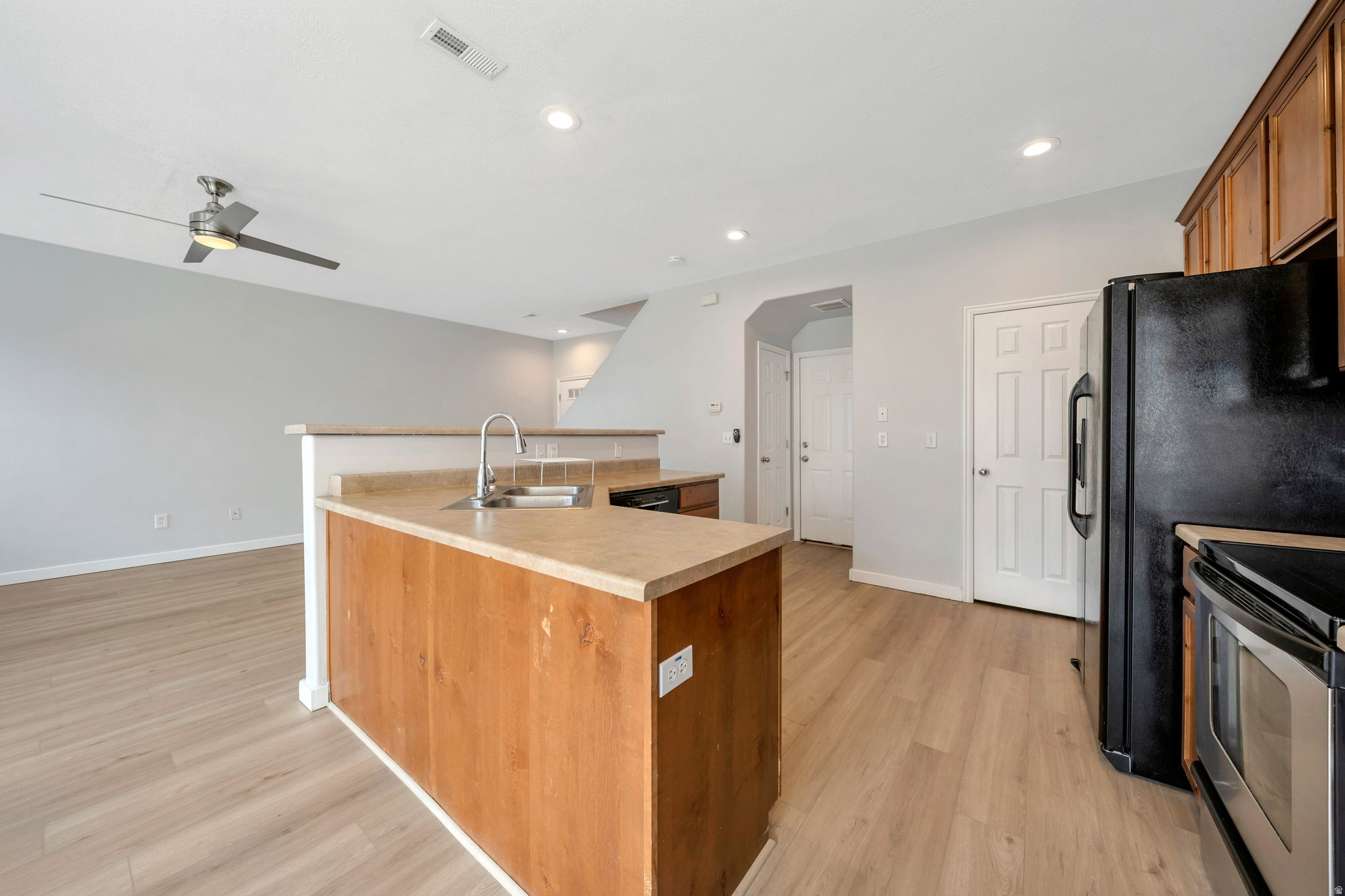 13503 S LEAF WING LN