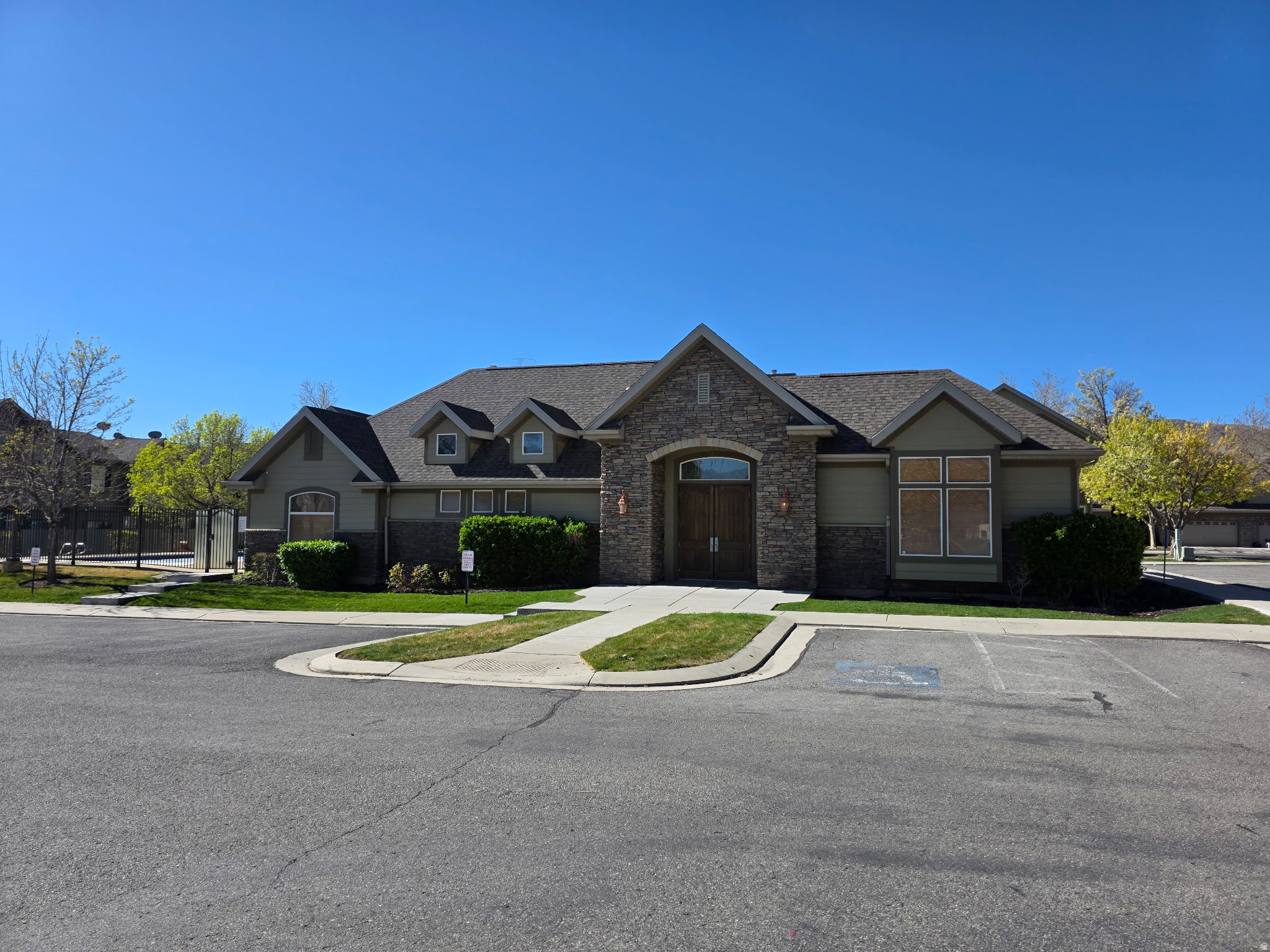 13503 S LEAF WING LN