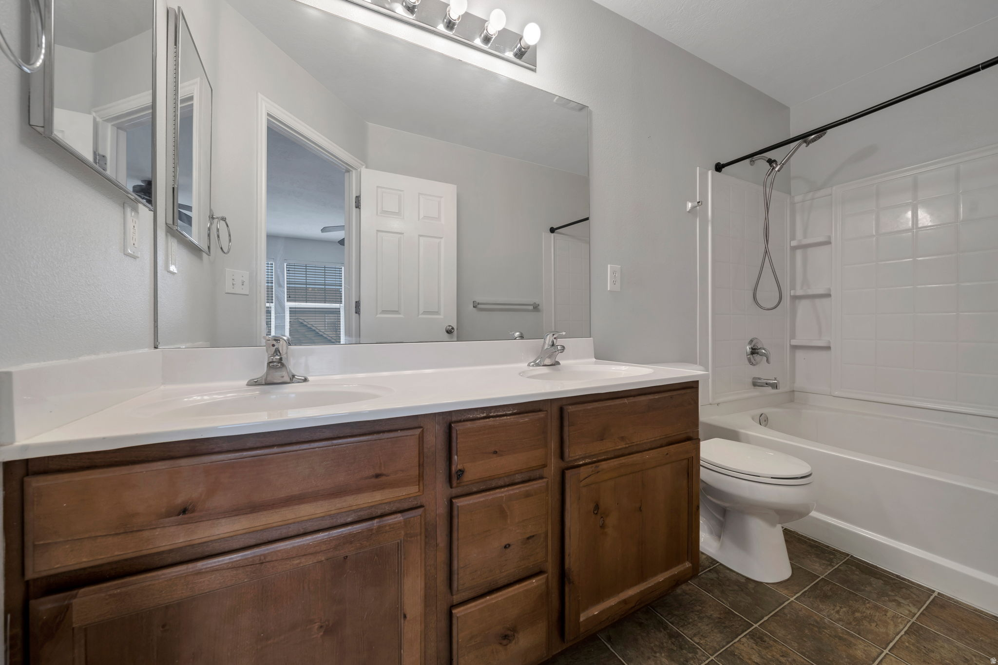 13503 S LEAF WING LN