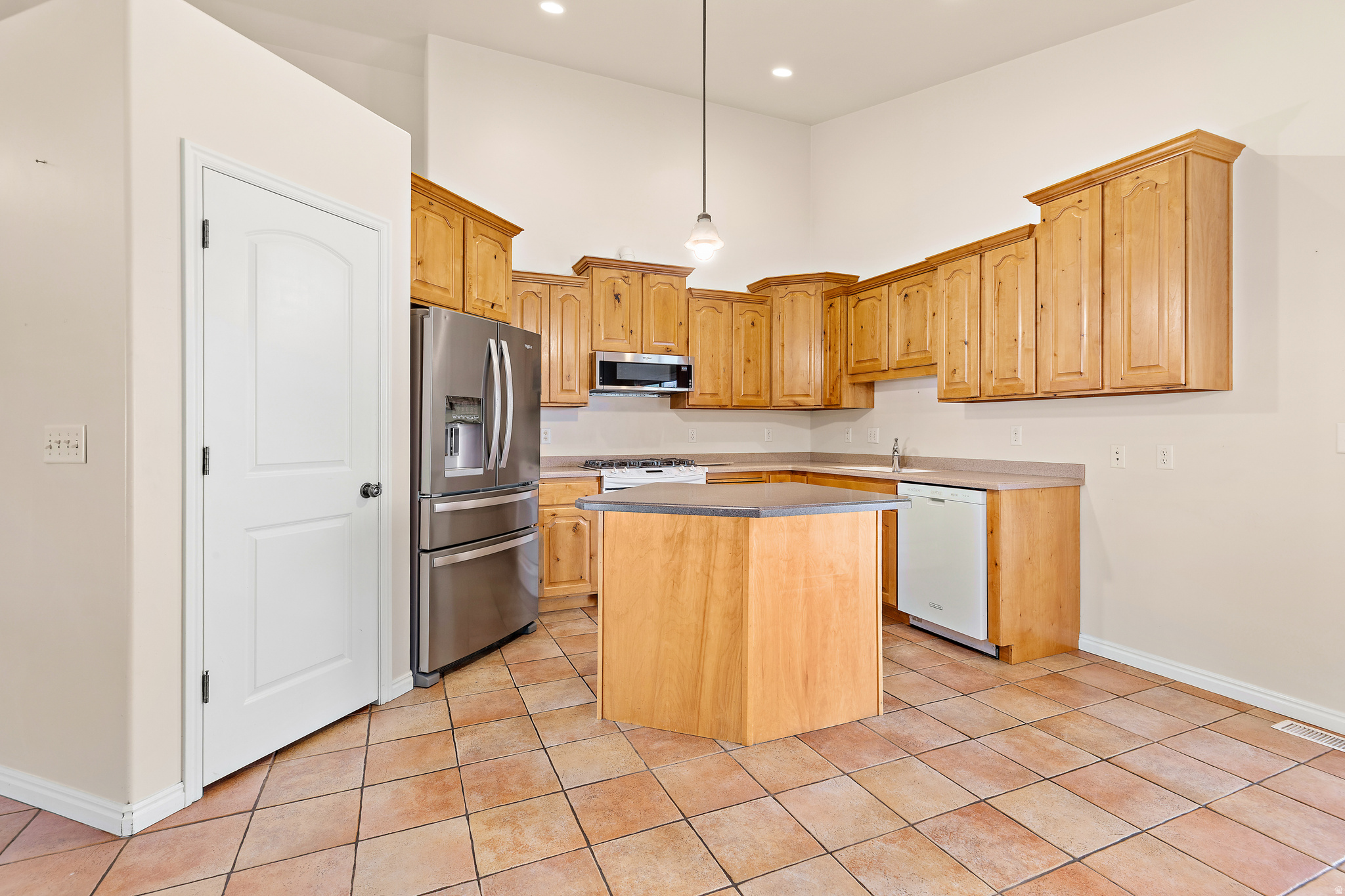 5763 S STONE BLUFF WAY
