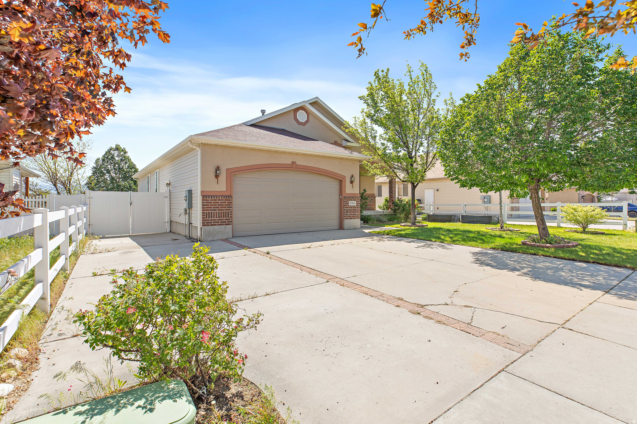 5763 S STONE BLUFF WAY
