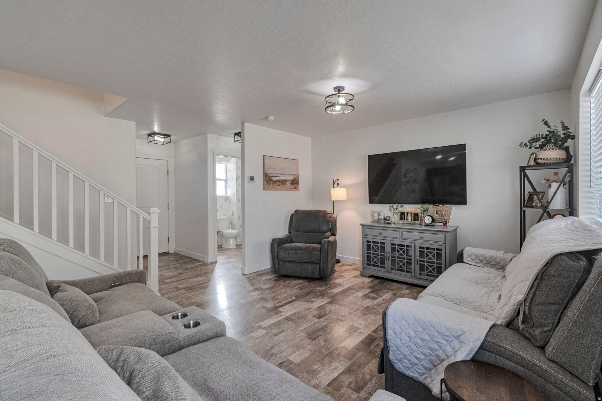 321 W WILLOW DR