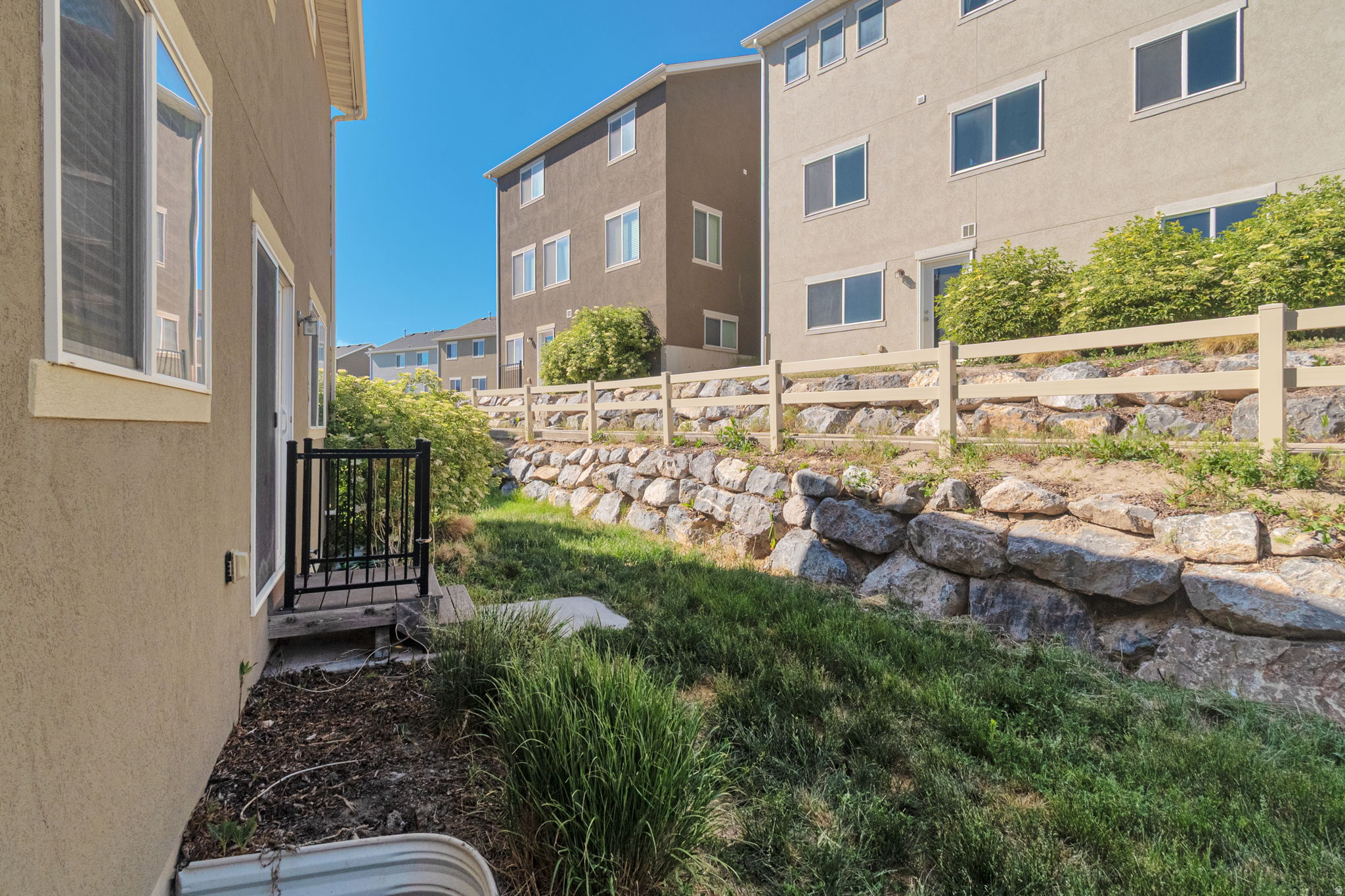 321 W WILLOW DR