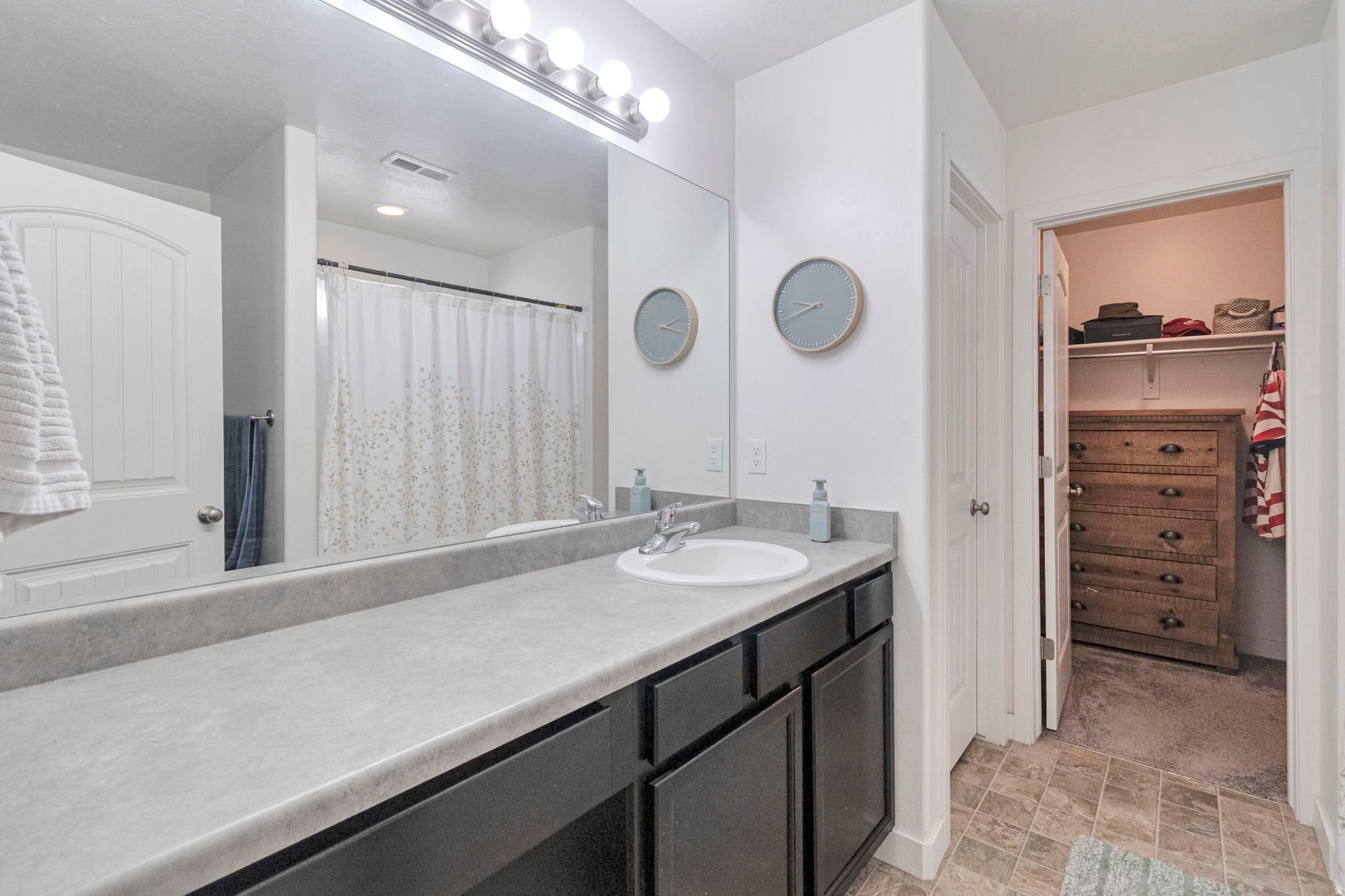 321 W WILLOW DR