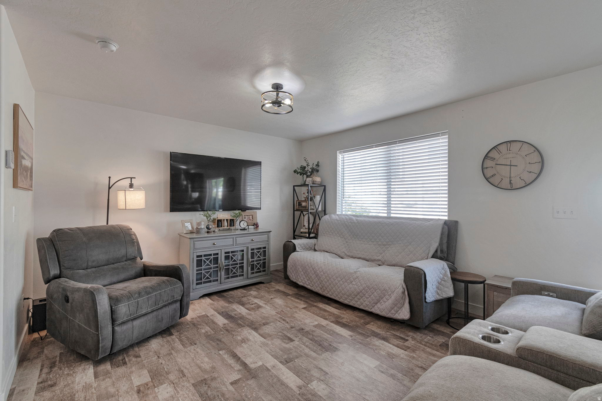 321 W WILLOW DR
