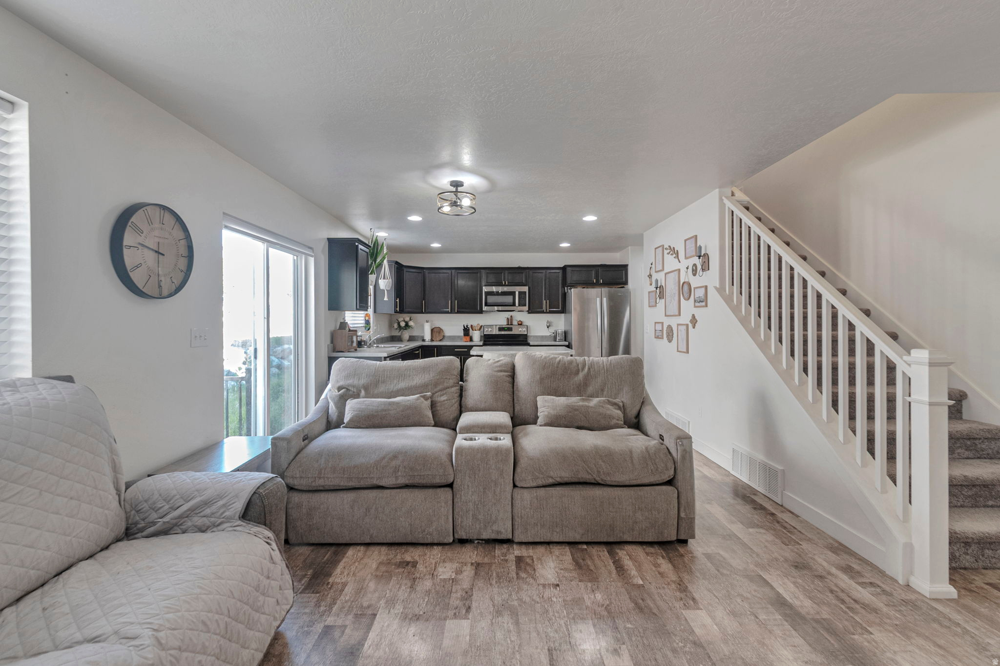 321 W WILLOW DR