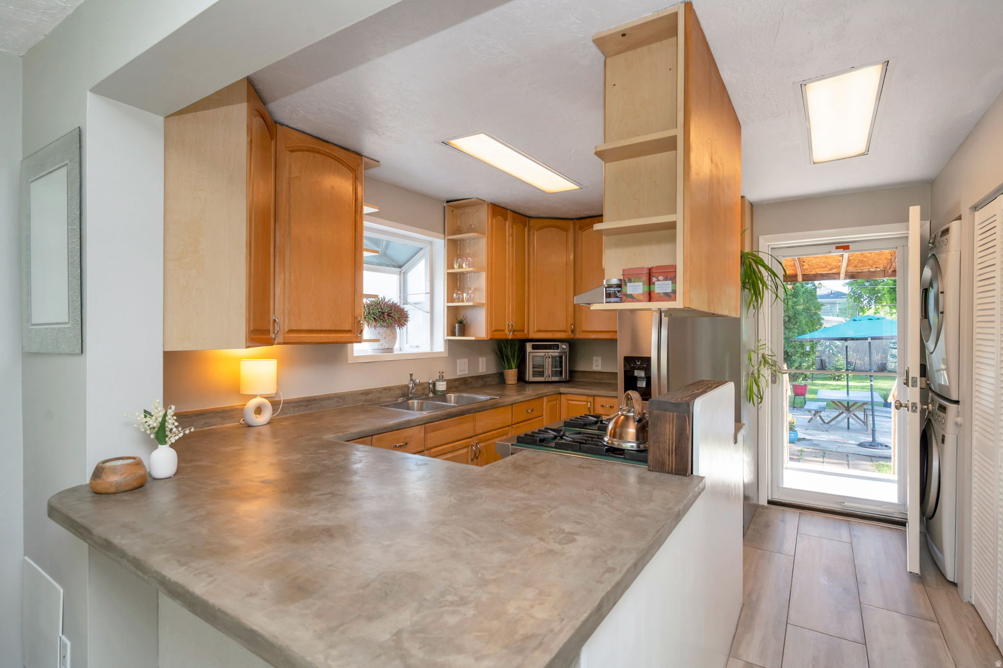 1132 W GIRARD AVE