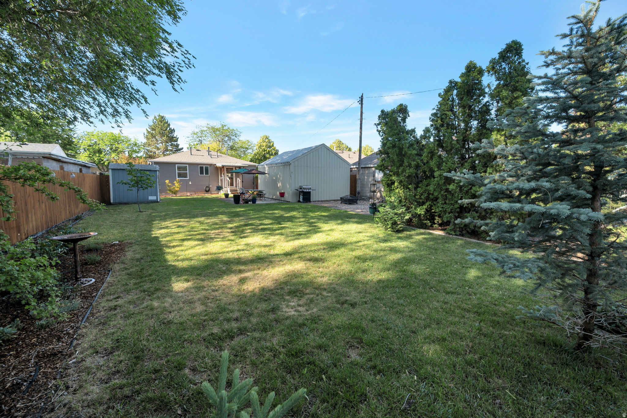 1132 W GIRARD AVE