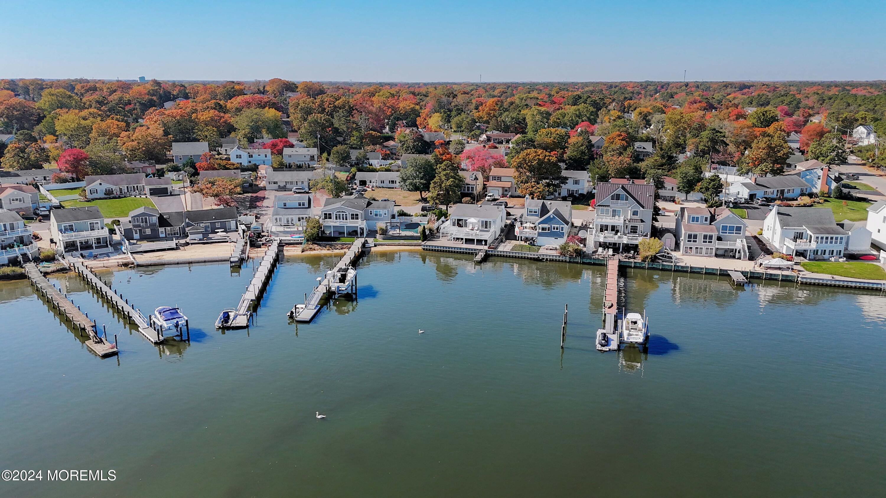 201 Riverside Drive N