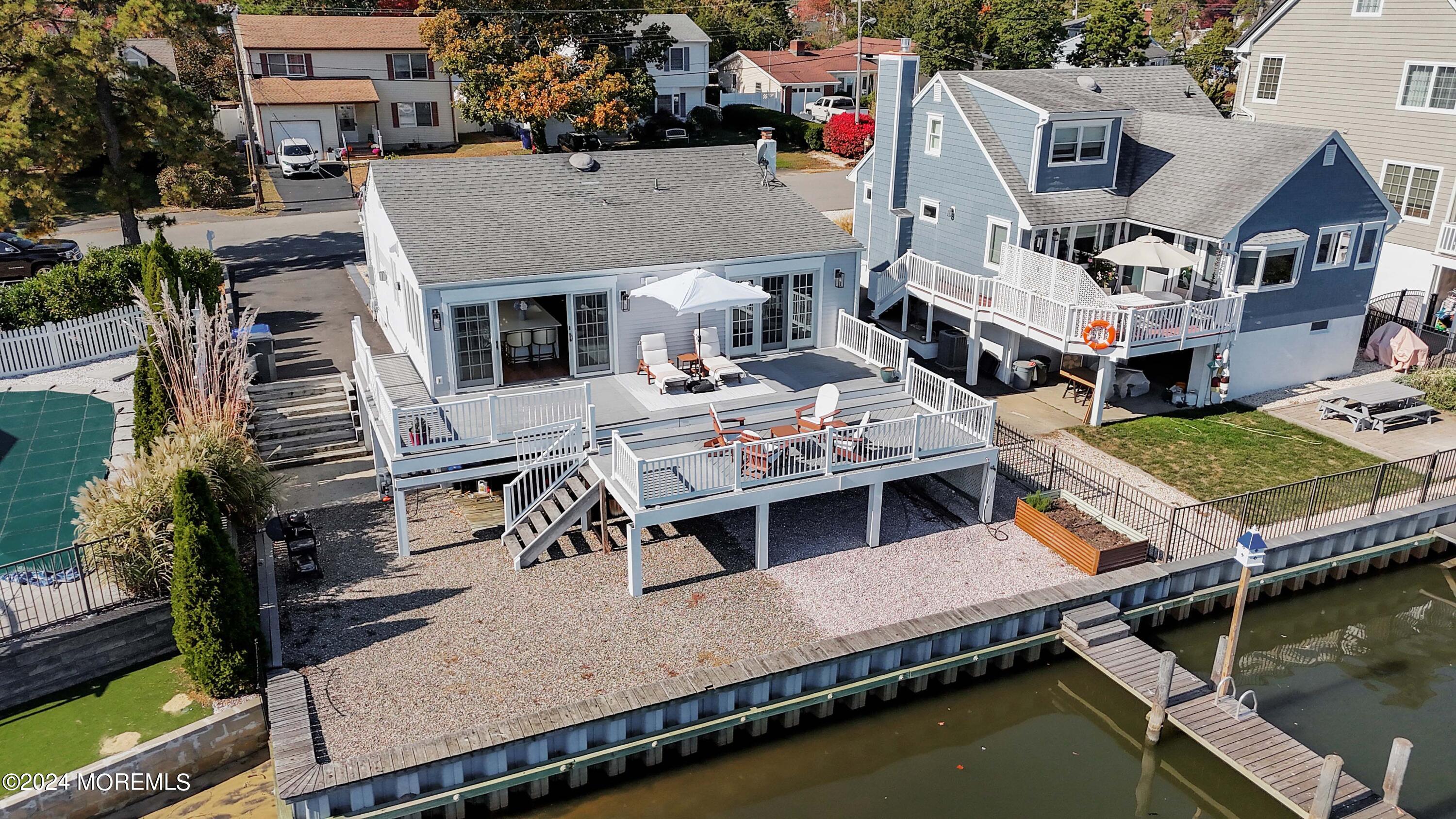 201 Riverside Drive N