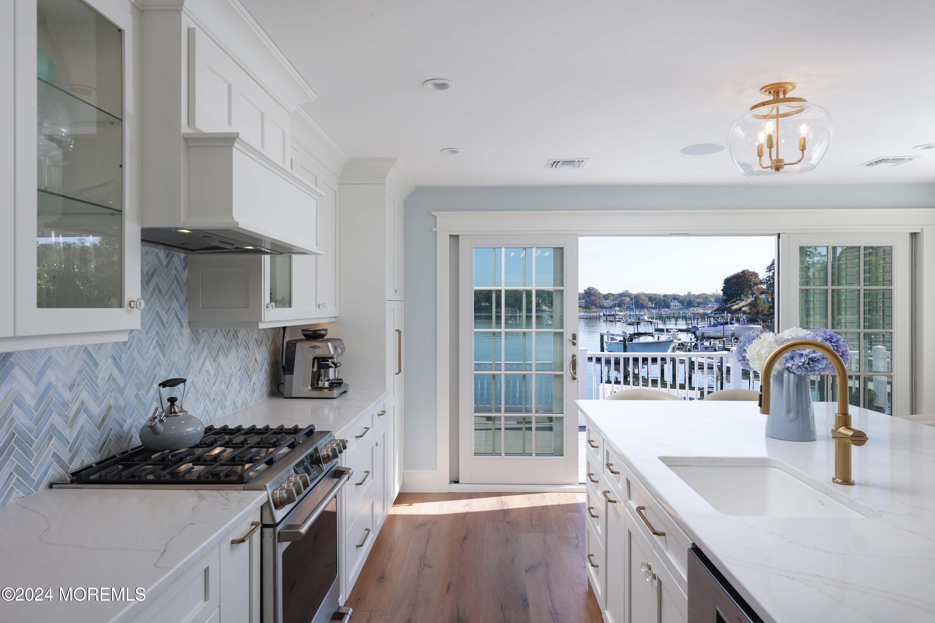 201 Riverside Drive N