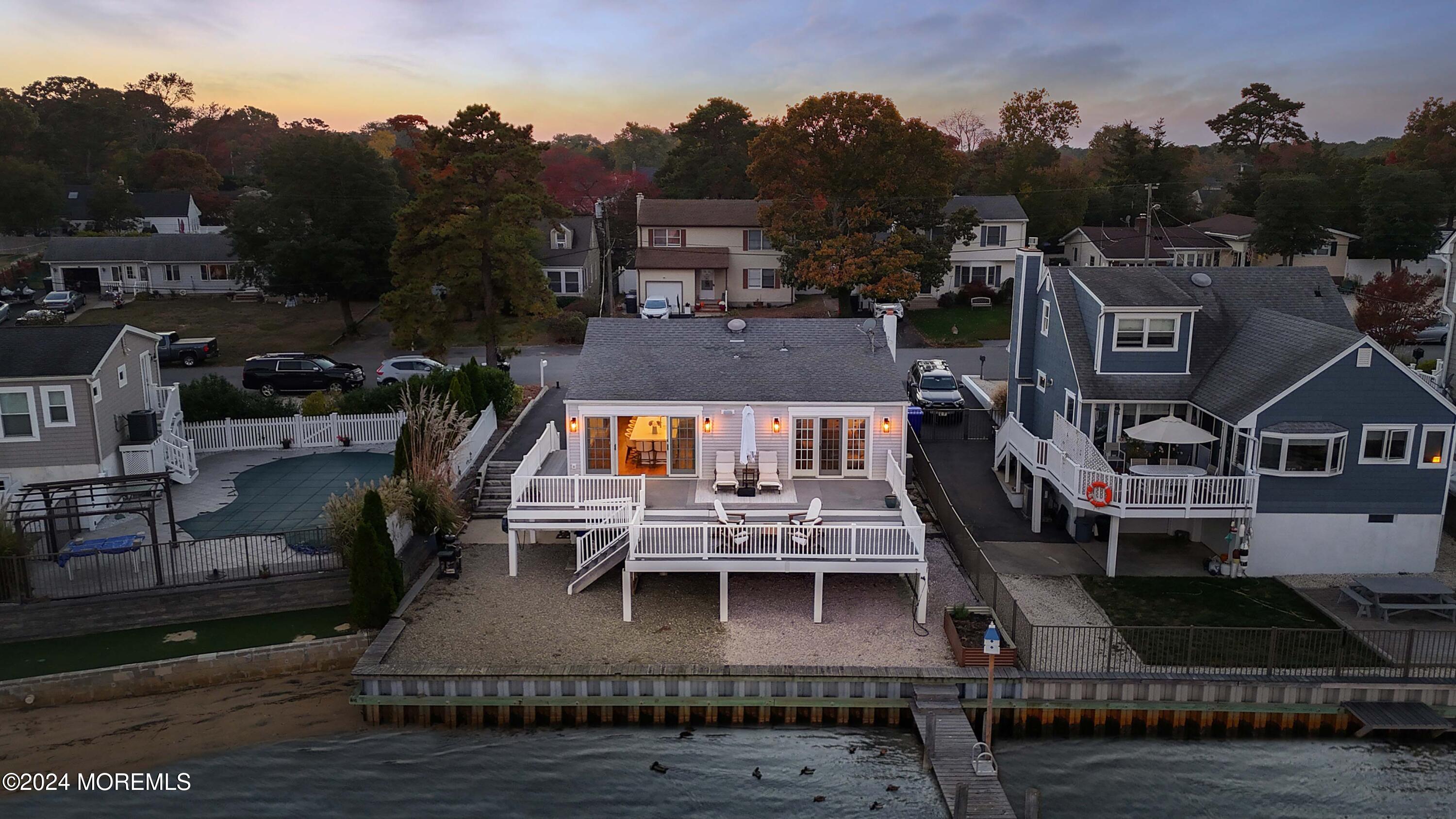 201 Riverside Drive N