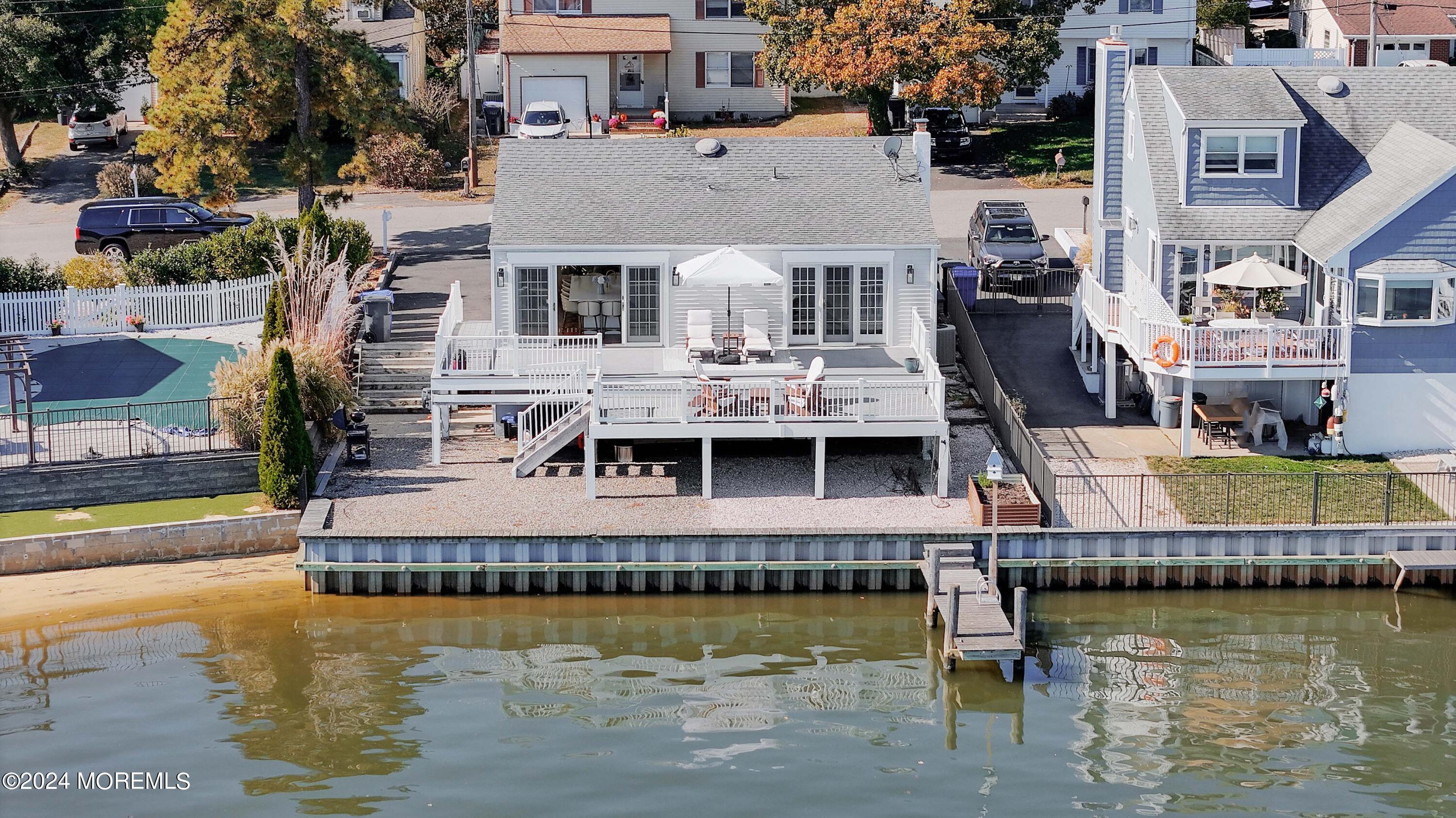 201 Riverside Drive N