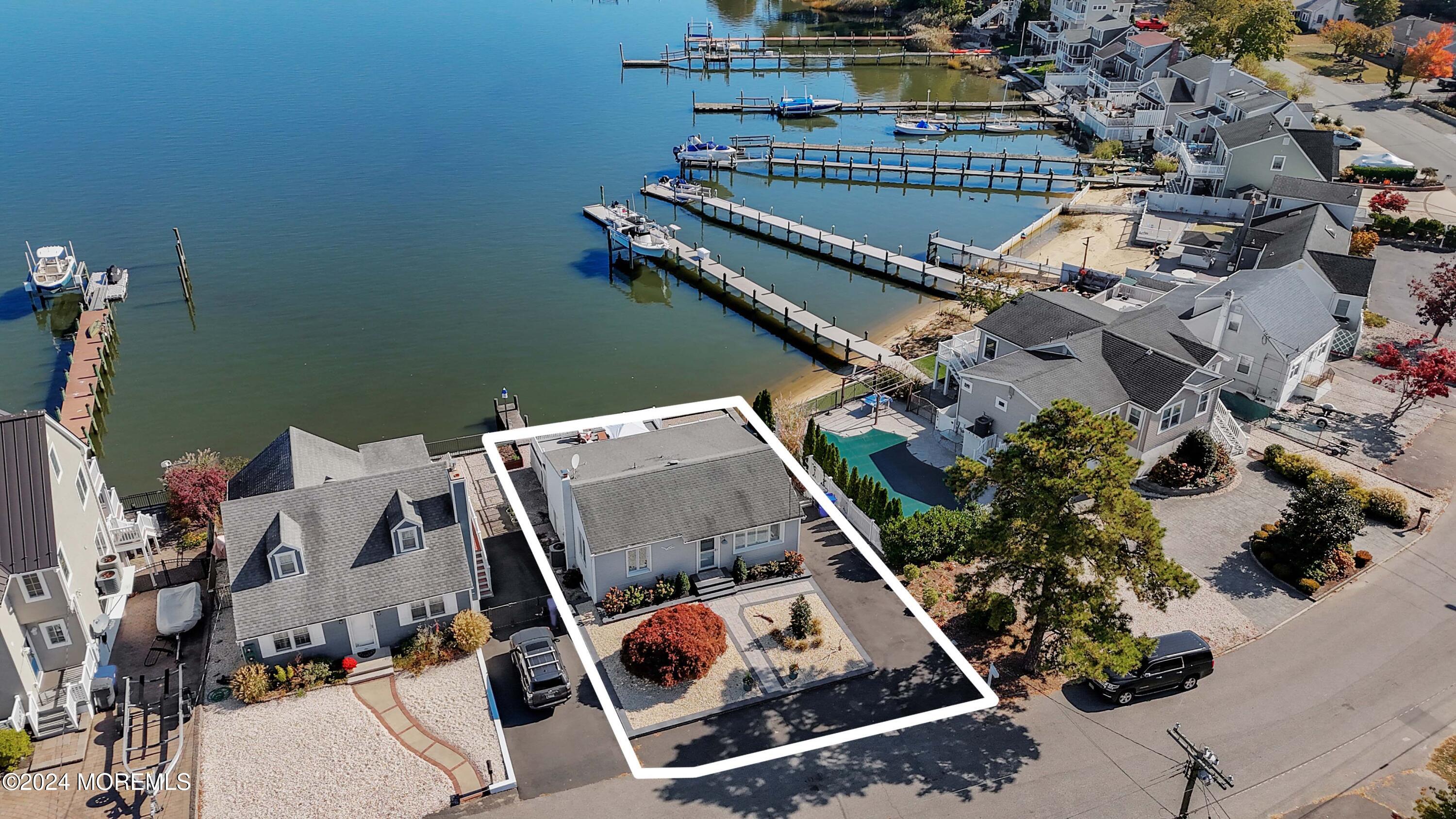 201 Riverside Drive N