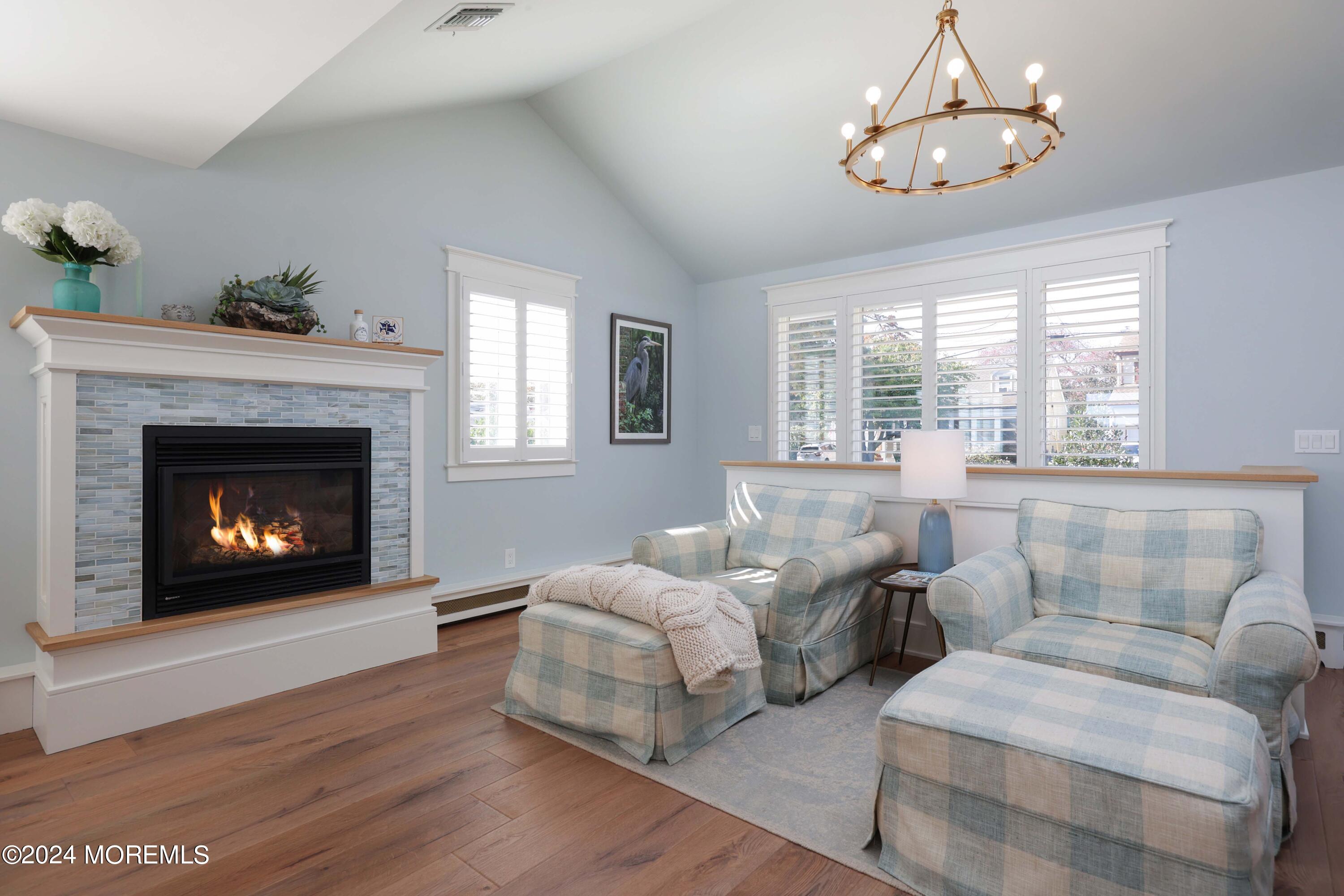 201 Riverside Drive N