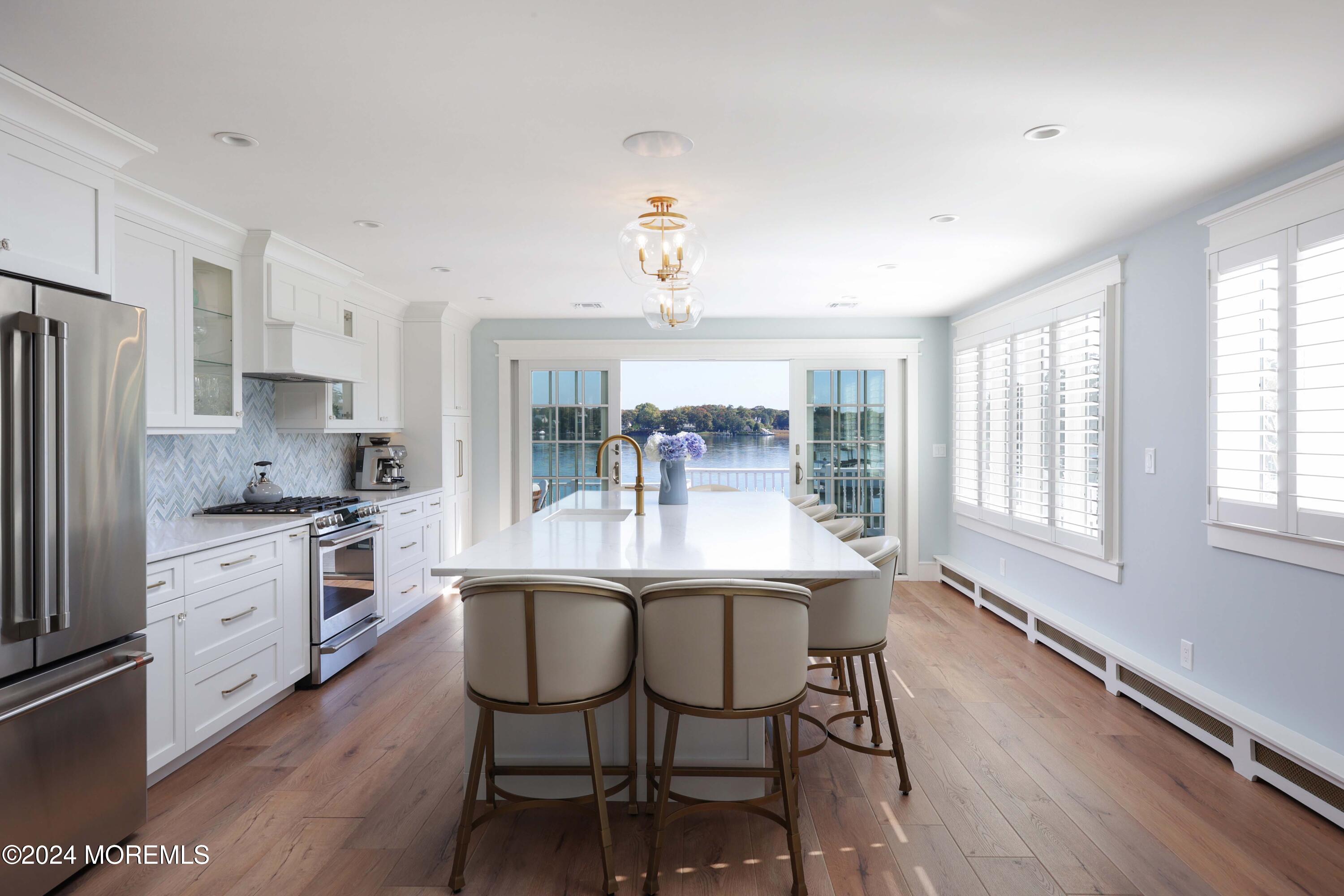 201 Riverside Drive N