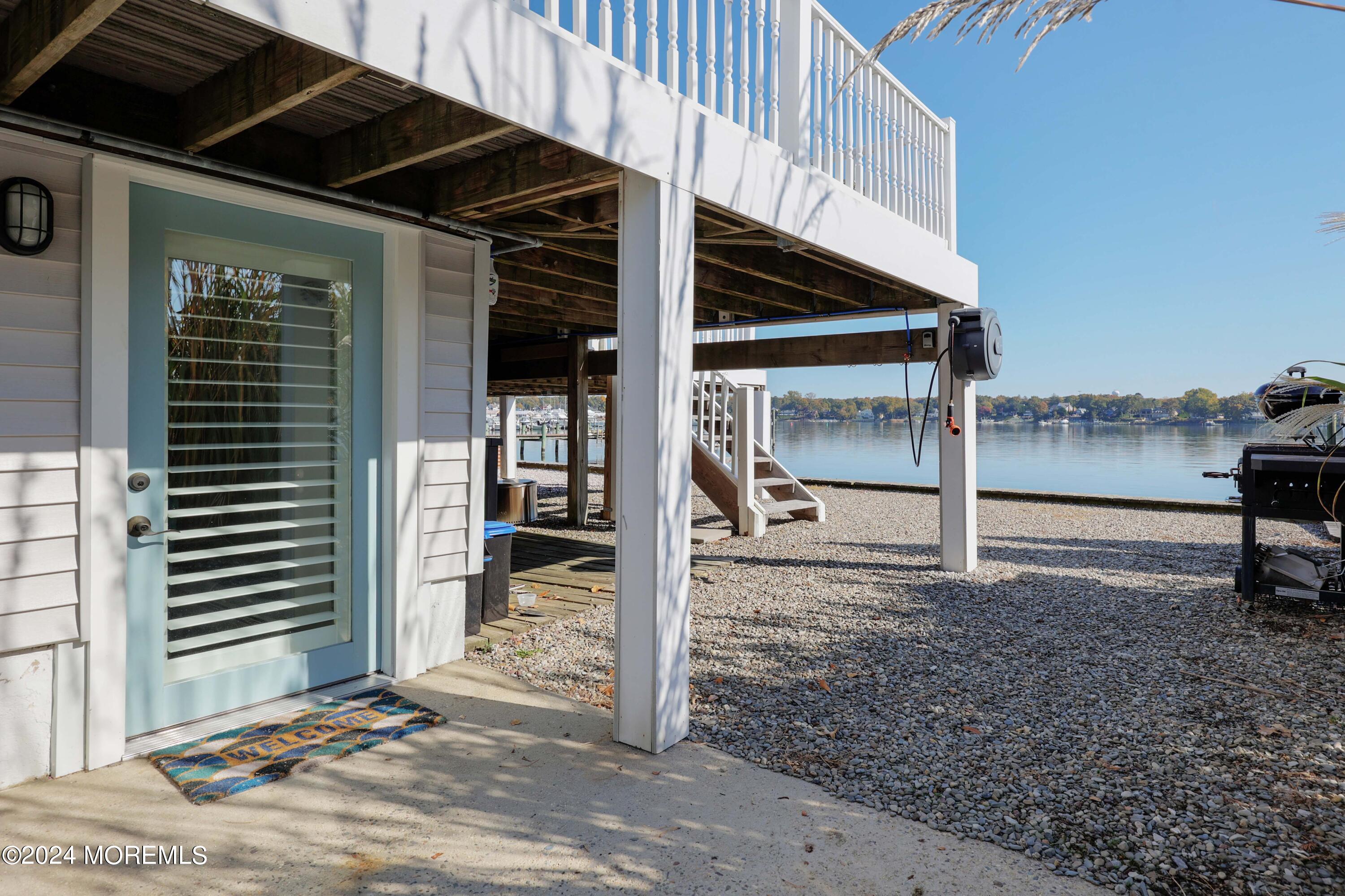 201 Riverside Drive N