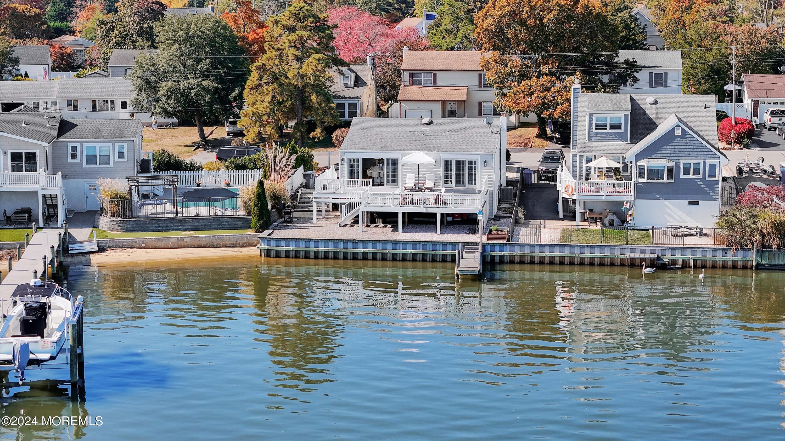 201 Riverside Drive N