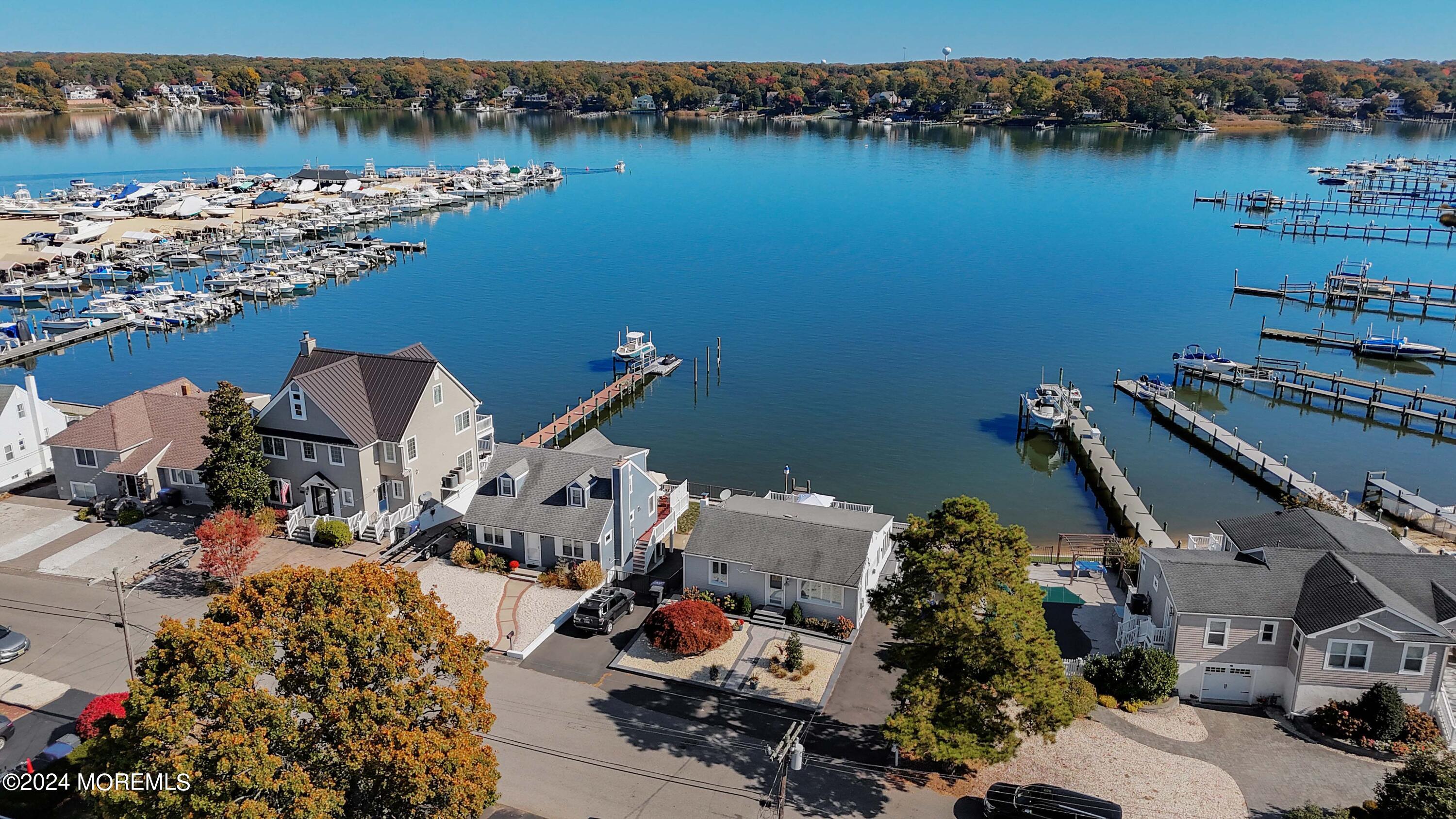 201 Riverside Drive N
