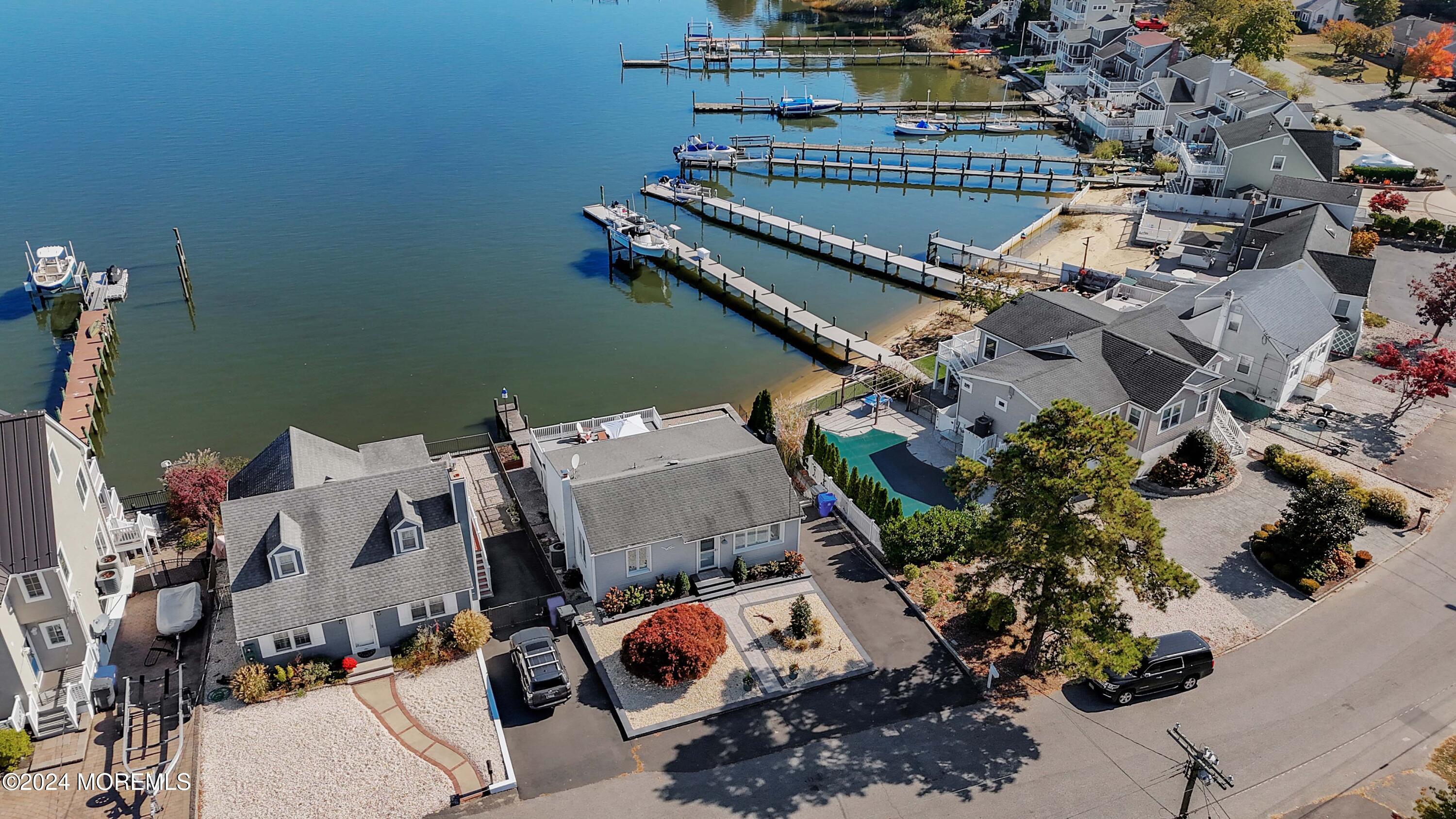 201 Riverside Drive N