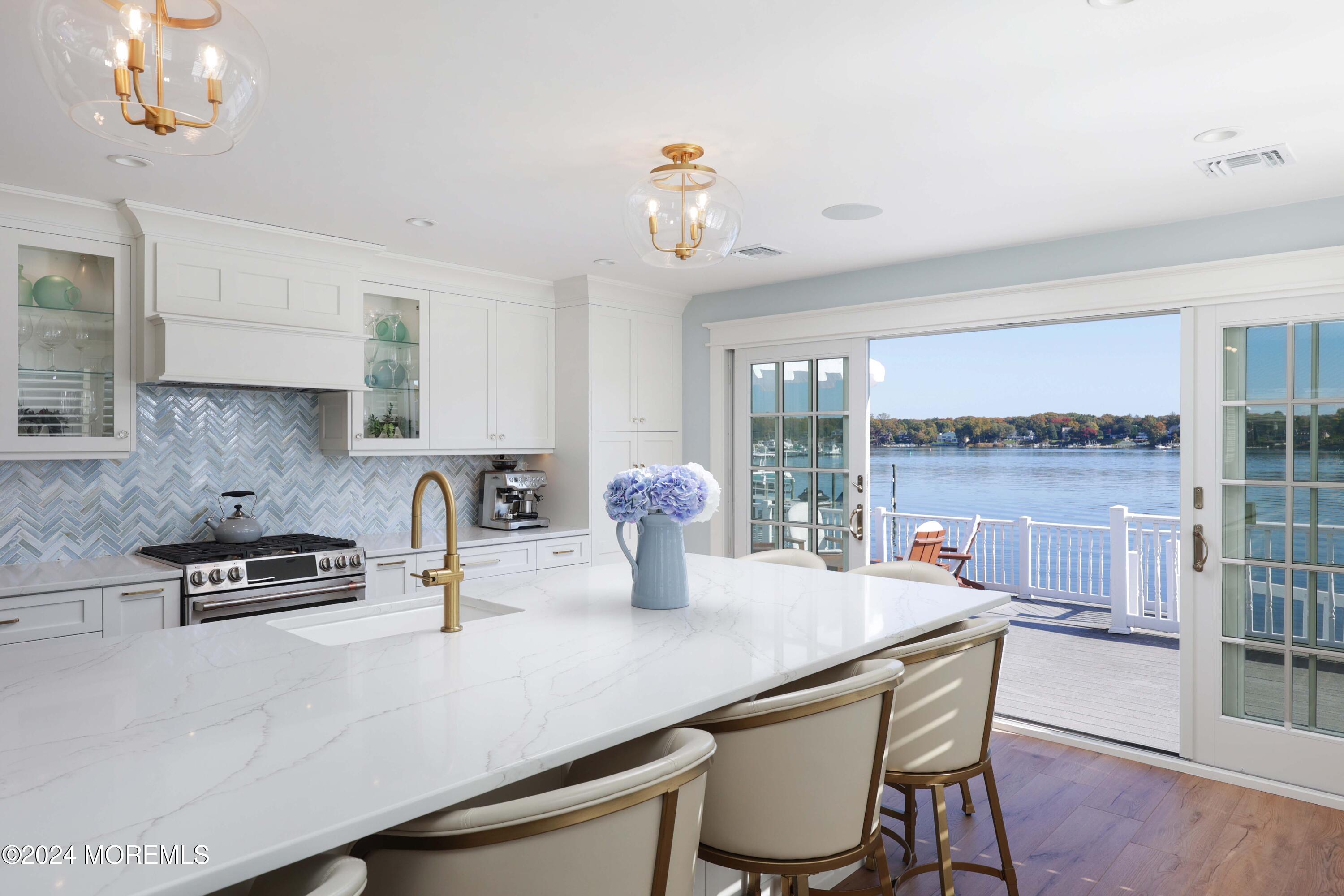 201 Riverside Drive N
