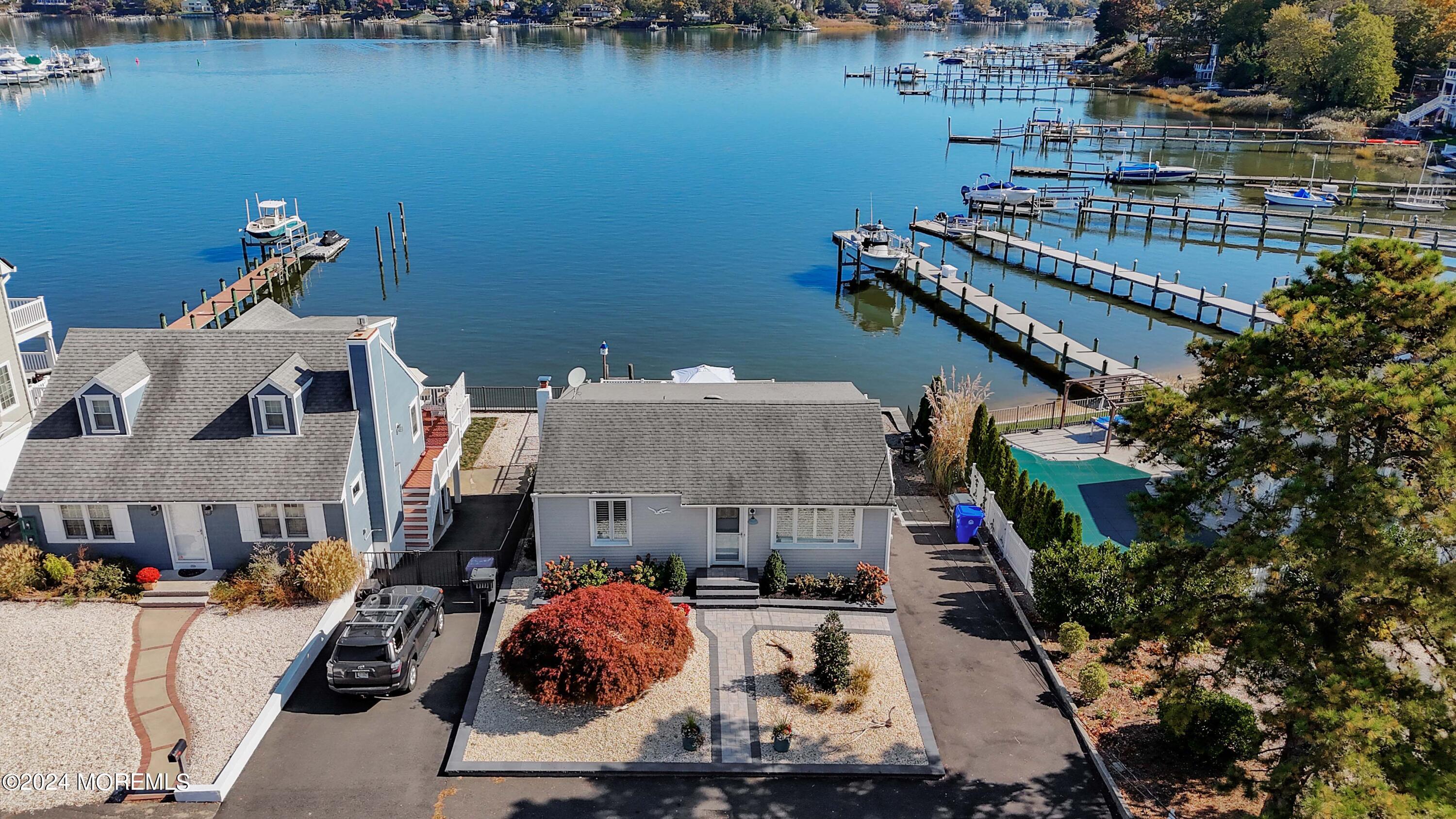 201 Riverside Drive N